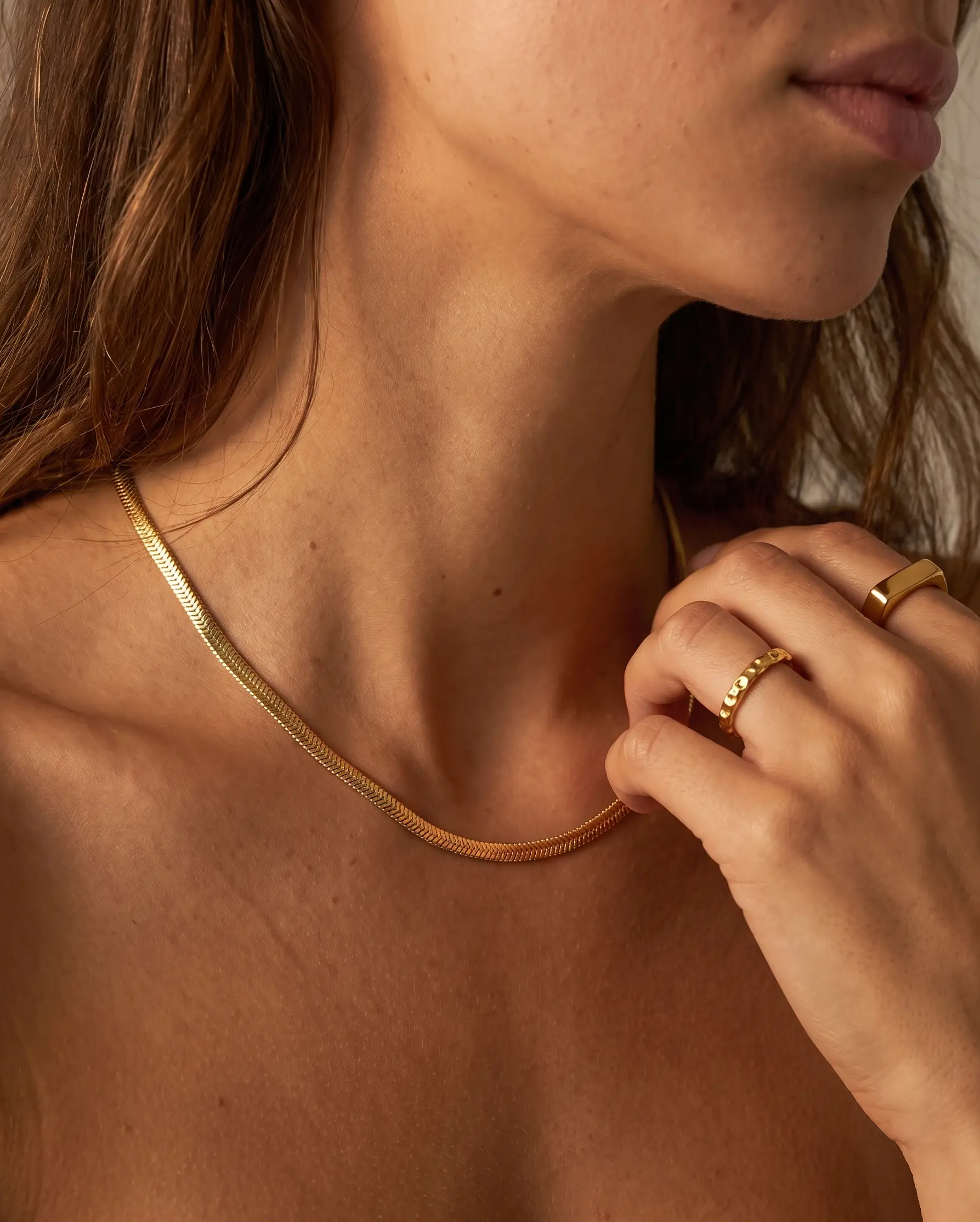 cascalia-ai necklace-430-2mm_lifestyle1_a4+ring307+ring147.png