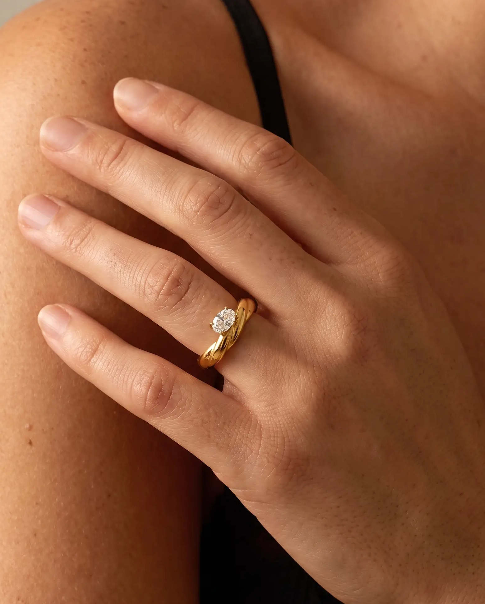 cascalia-ai ring-101_lifestyle1_a3+solo.png