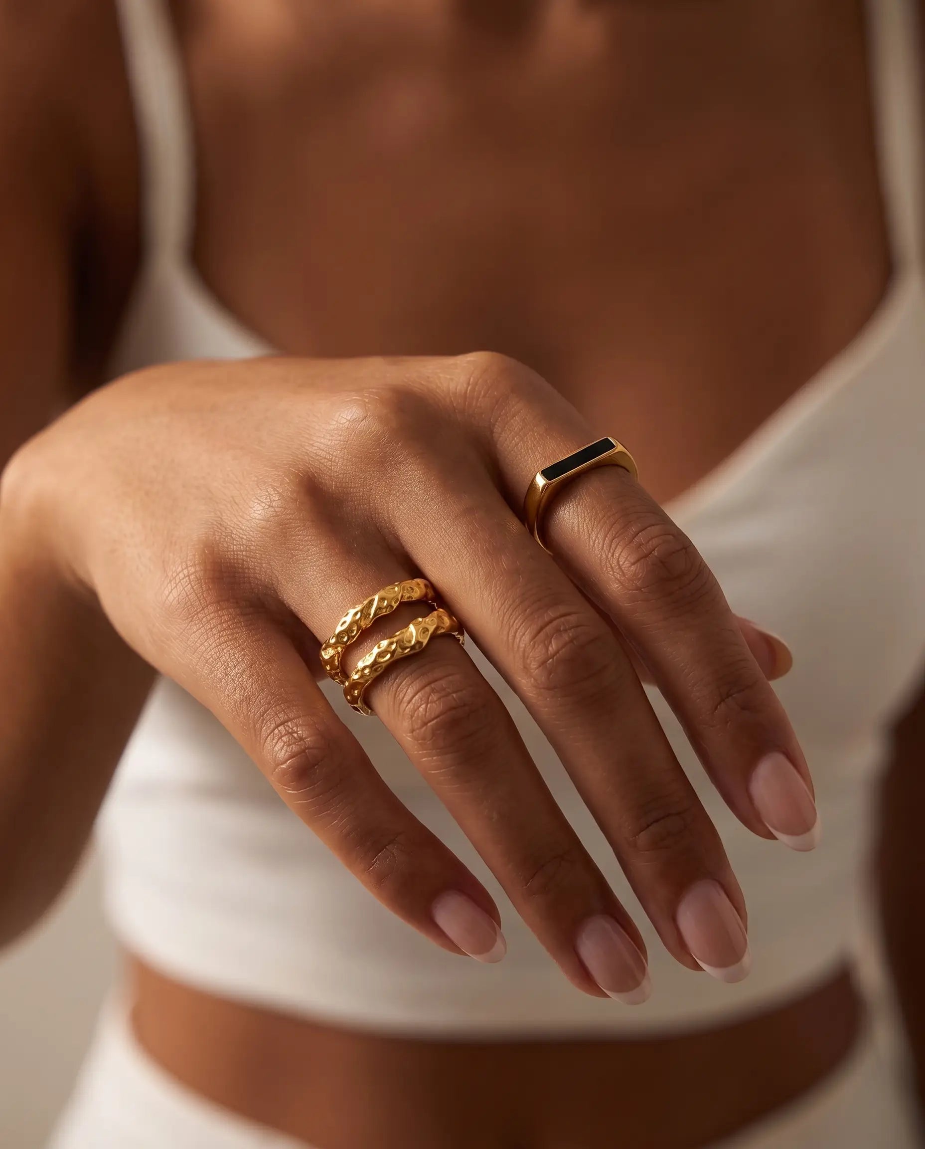 cascalia-ai ring-118_lifestyle1_a2+ring149.png