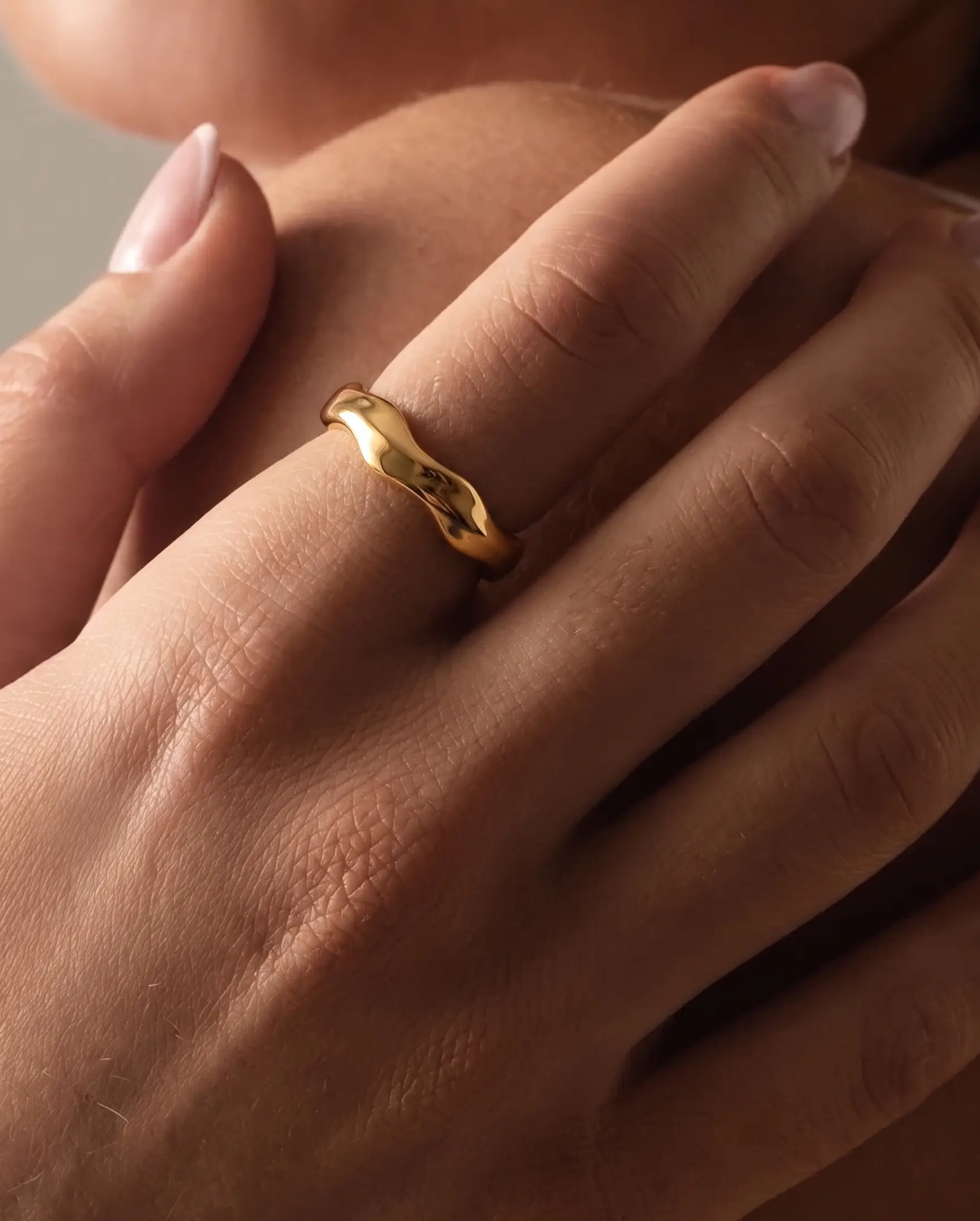 cascalia-ai ring-134_lifestyle1_a3+solo.png