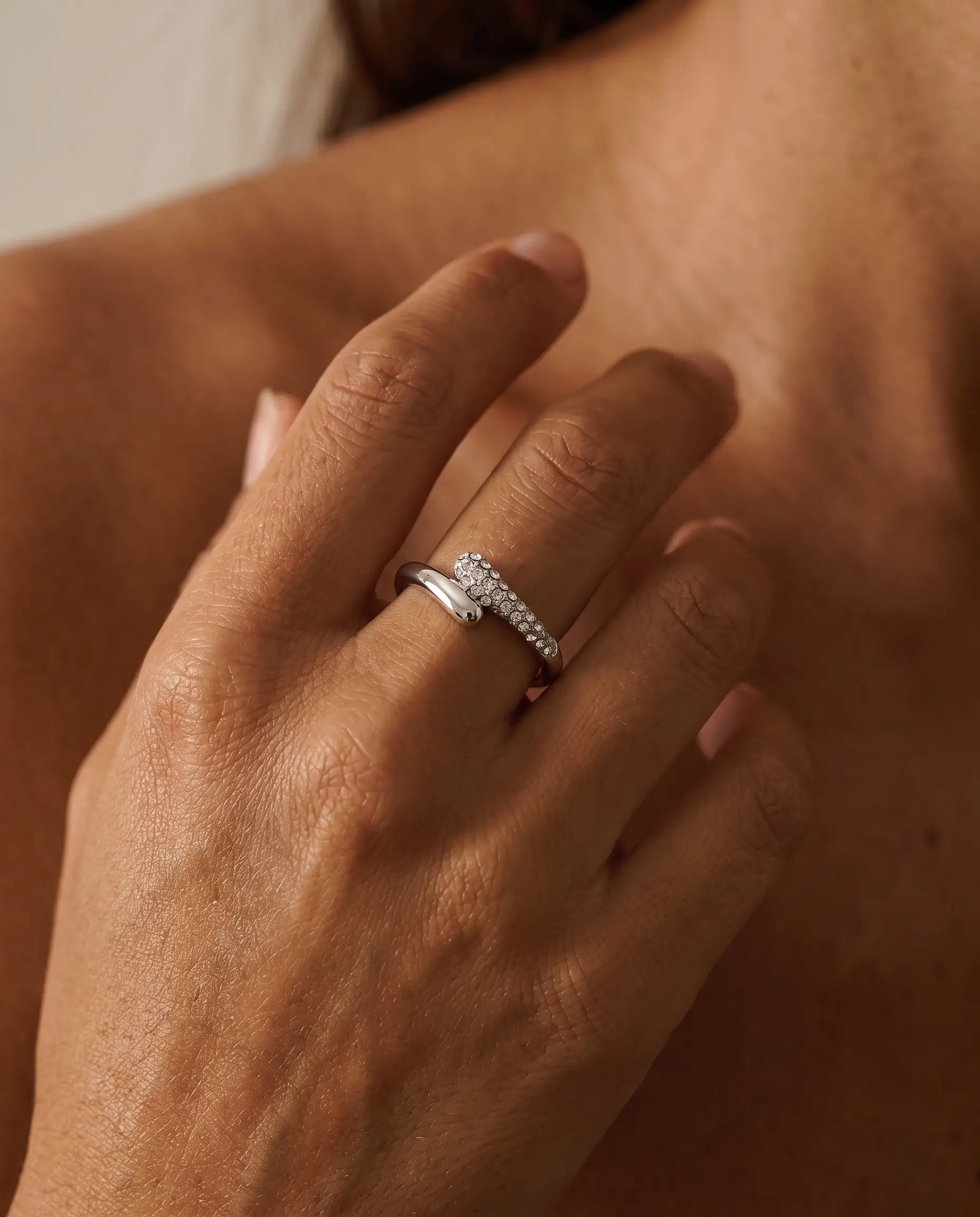cascalia-ai ring-166-S_studio1_a3+solo.png