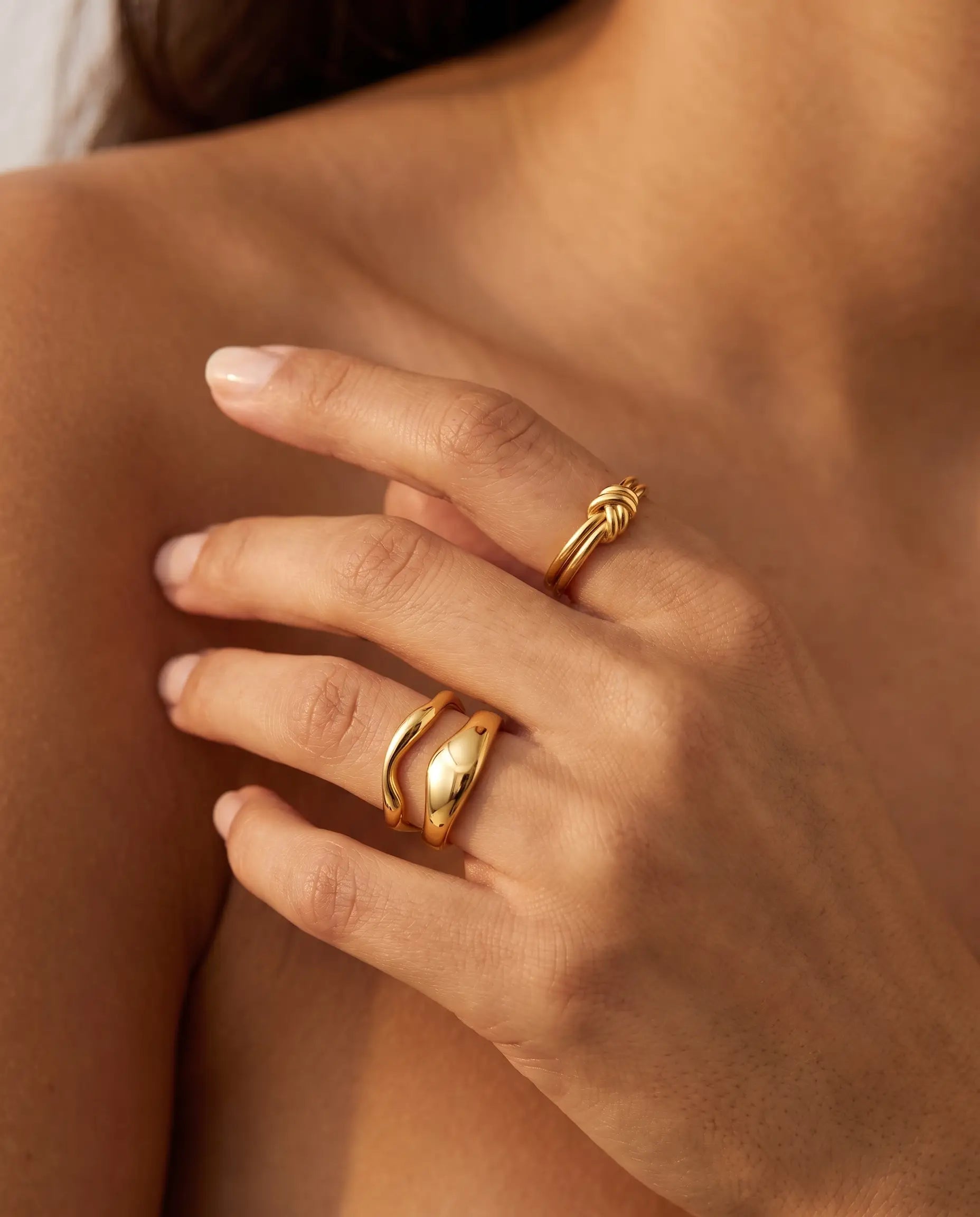 cascalia-ai ring-203_lifestyle1_a2+ring145.png