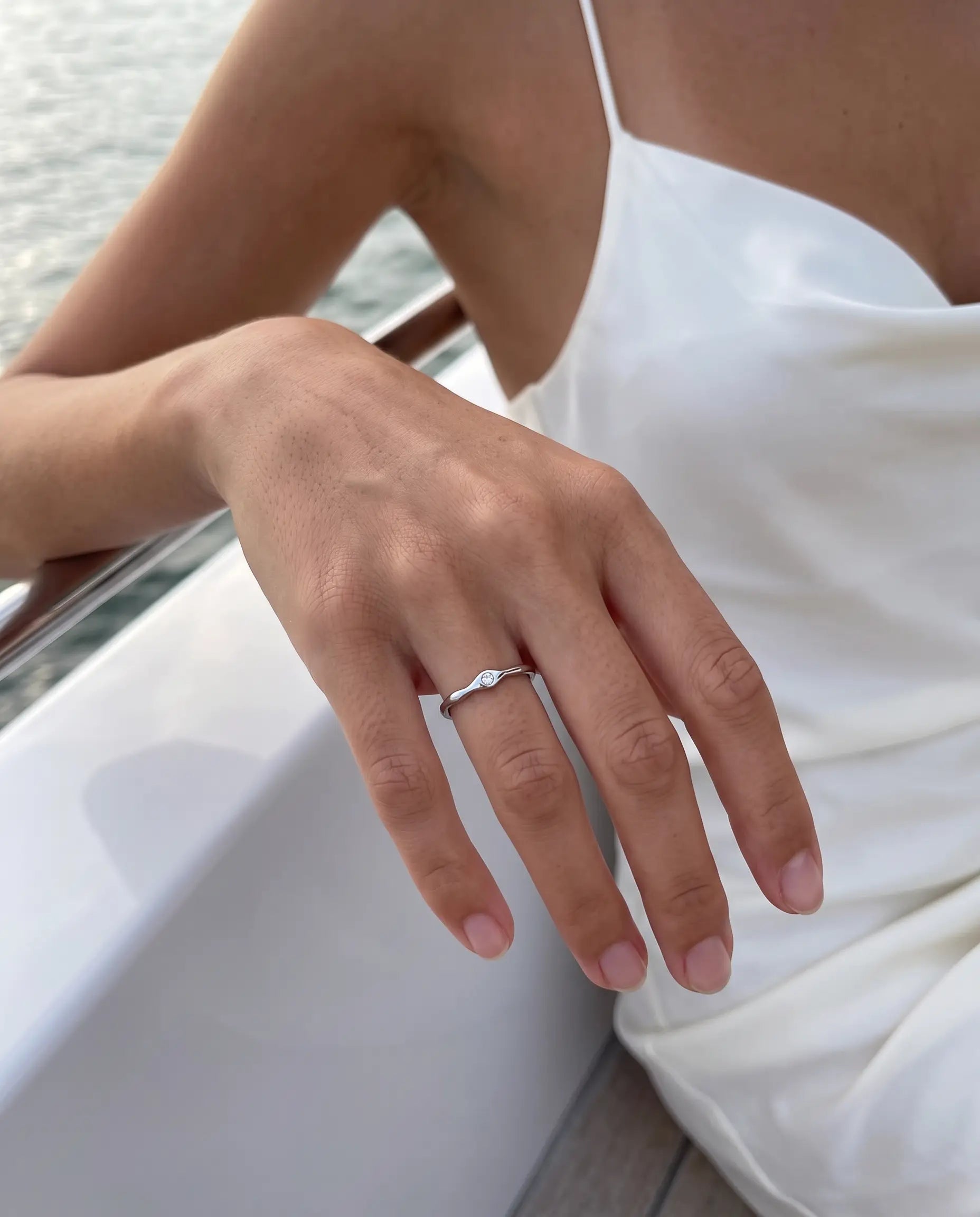 cascalia-ai ring-303-S_studio2_a2+solo.png