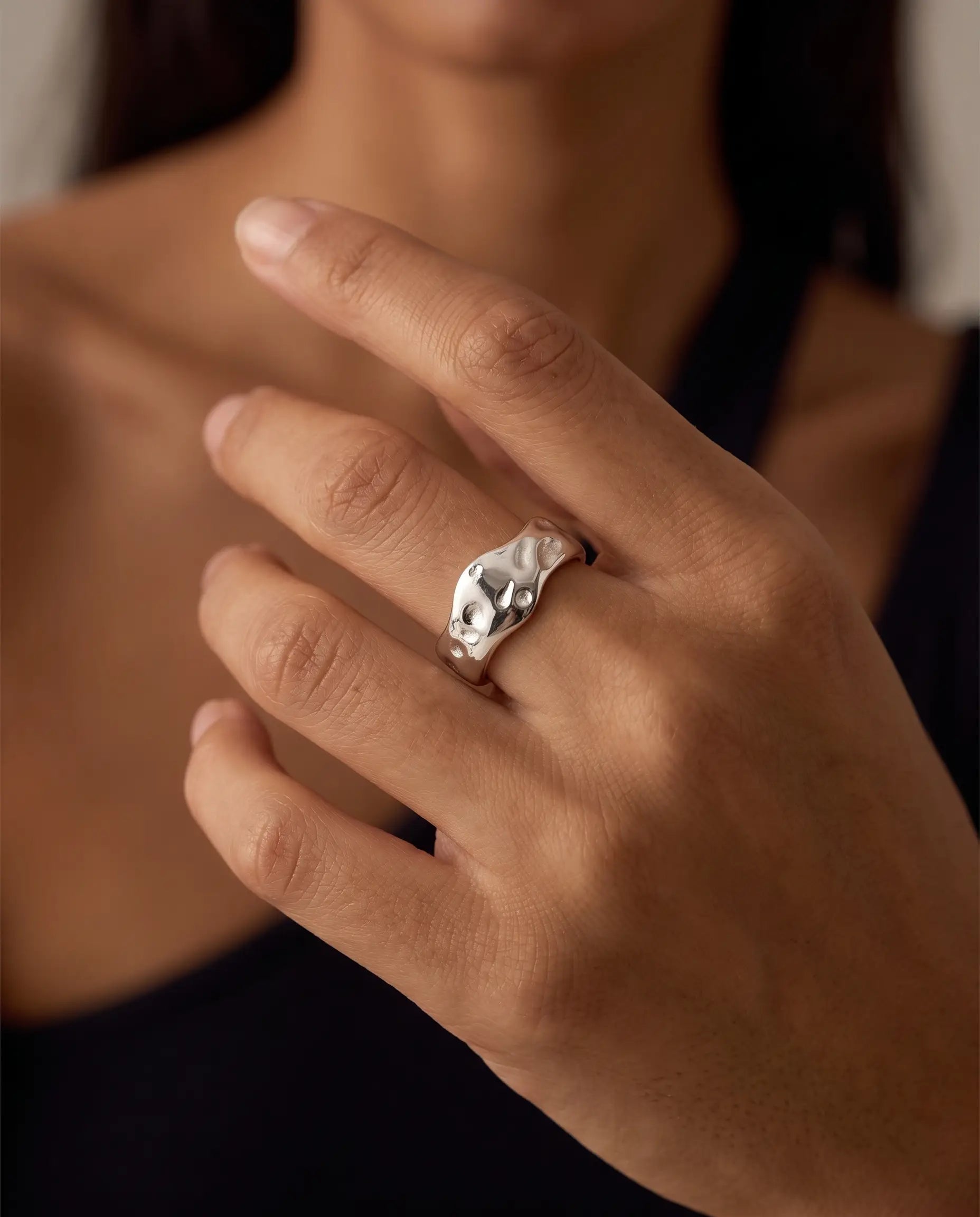 cascalia-ai ring-306-S_lifestyle1_a1+solo.png