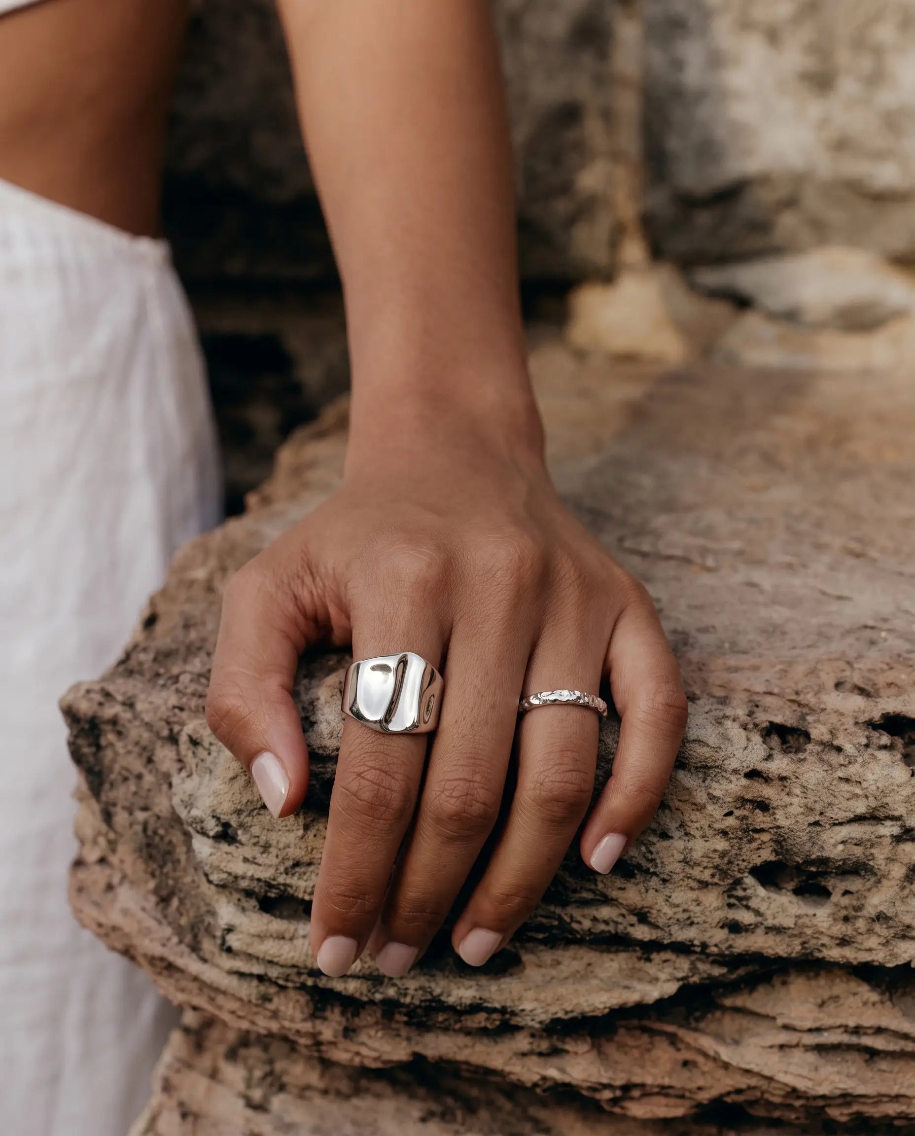 cascalia-ai ring-307-S_studio2_a1+ring113-S.png