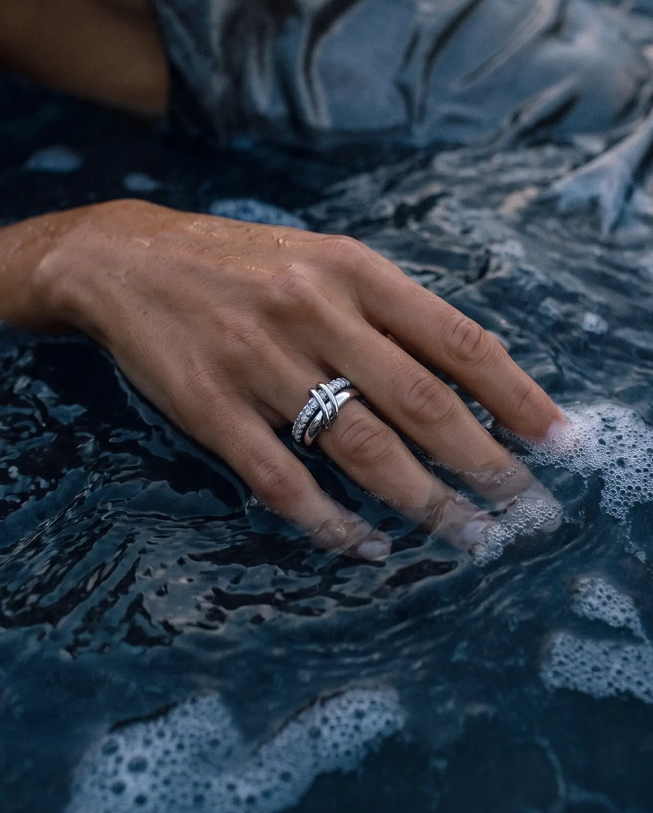 cascalia-ai ring-95-S_studio1_a6+ring299-S.png