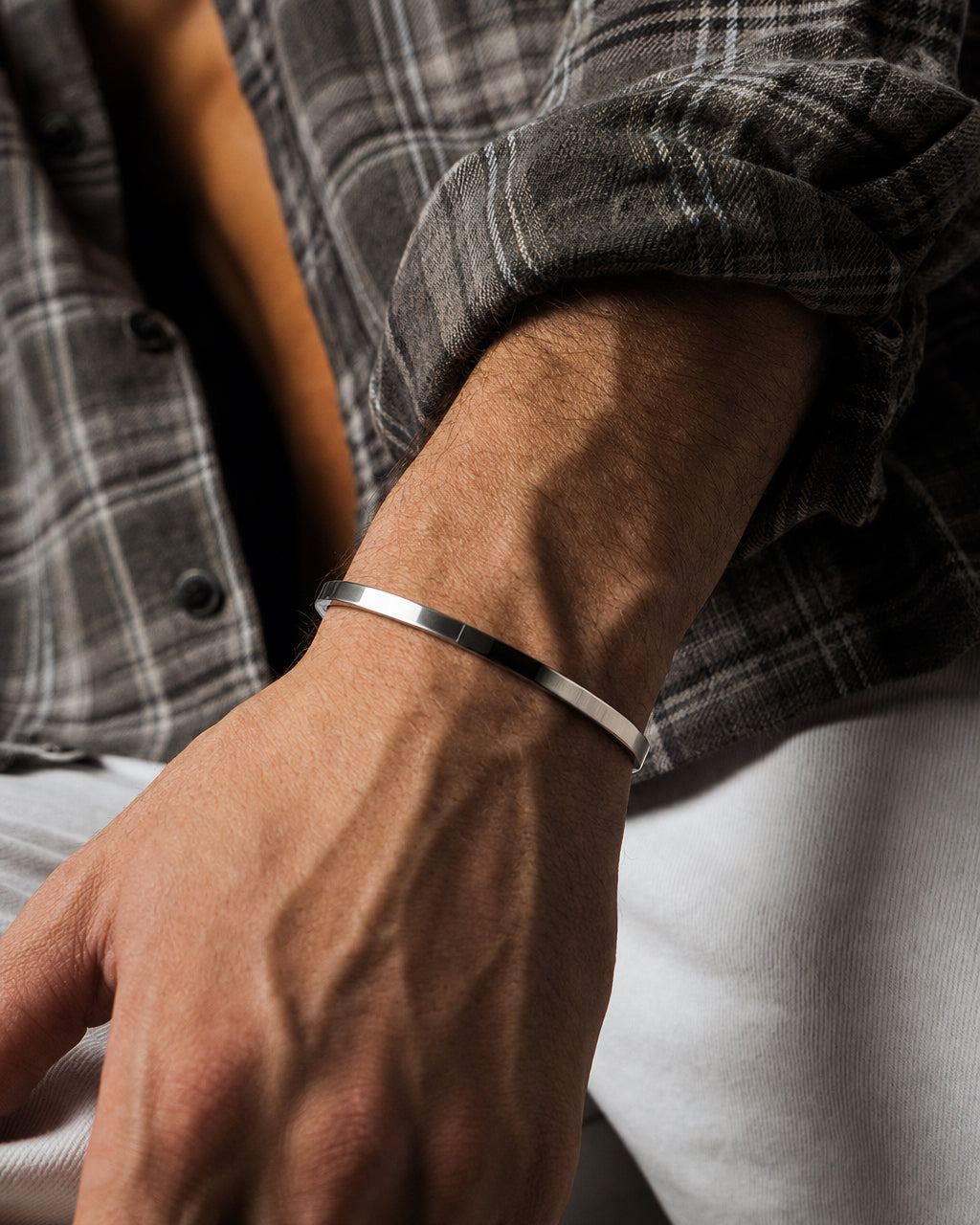 Bacio Bangle – Cascalia