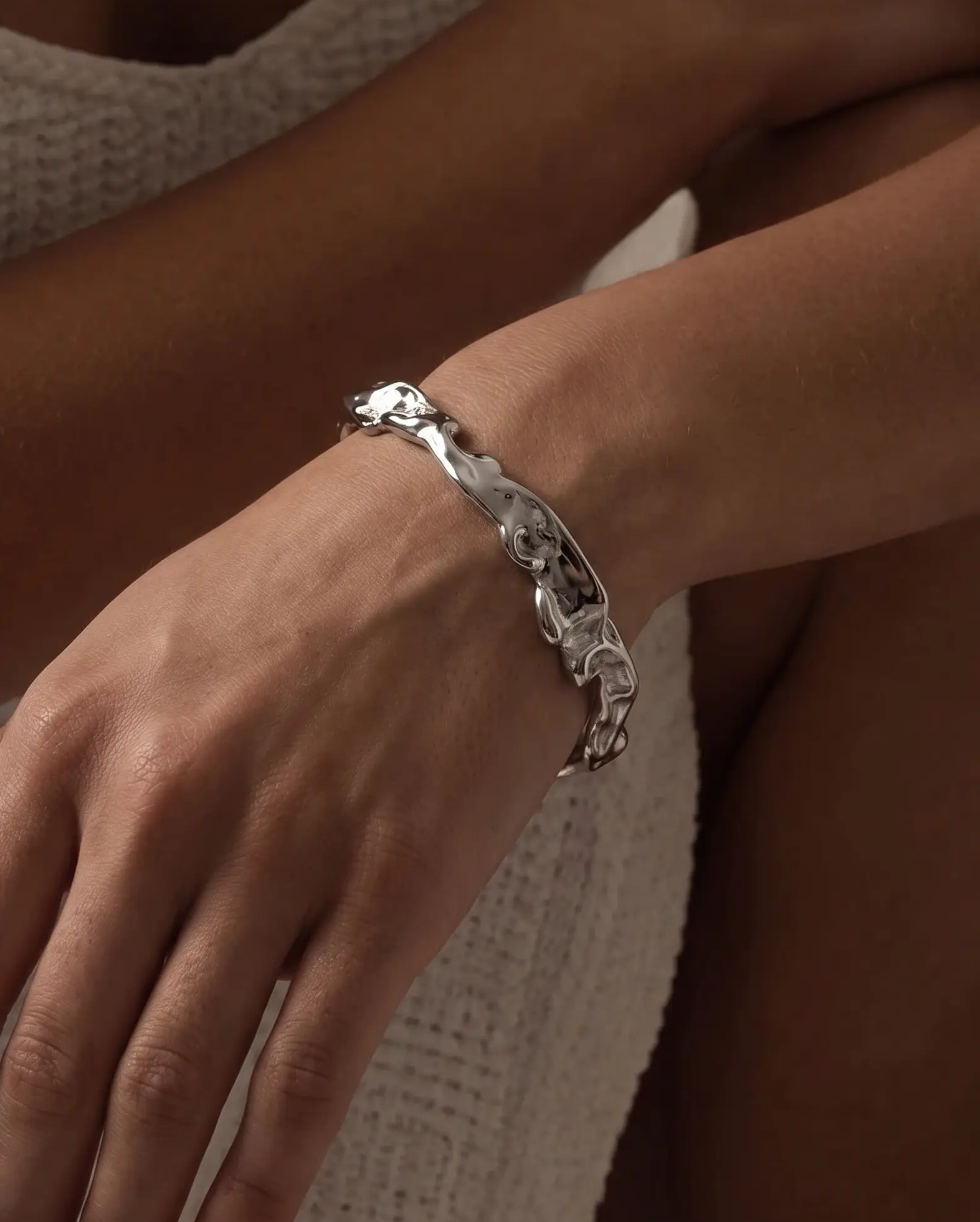 cascalia-ai bangle-190-S_lifestyle1_a2+solo.png