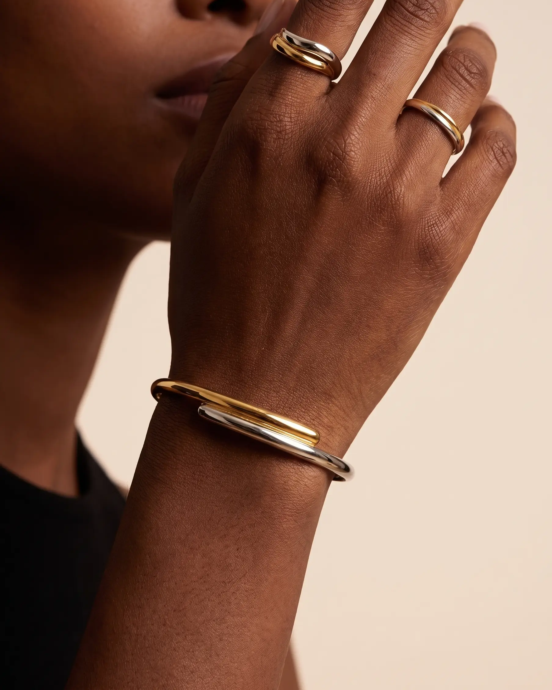 cascalia-ai bangle-192_studio2_a1+ring122+ring168.png