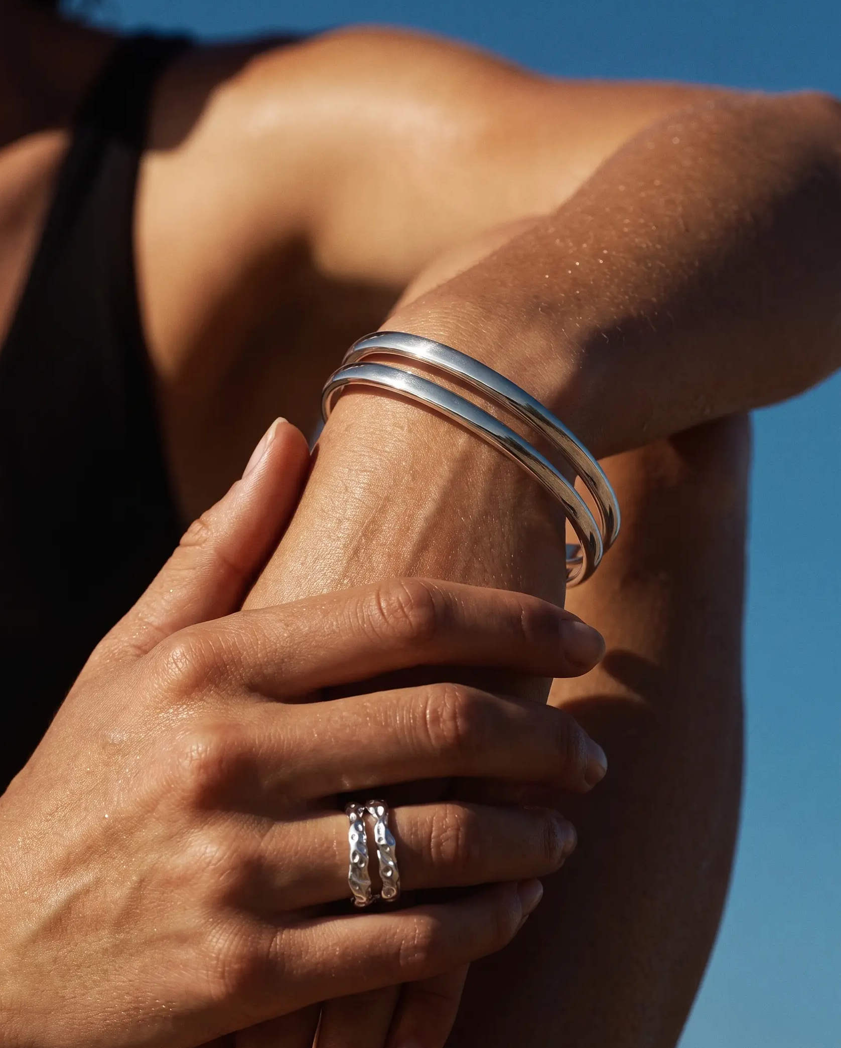 cascalia-ai bangle-202-S_studio2_a2+ring118-S.png