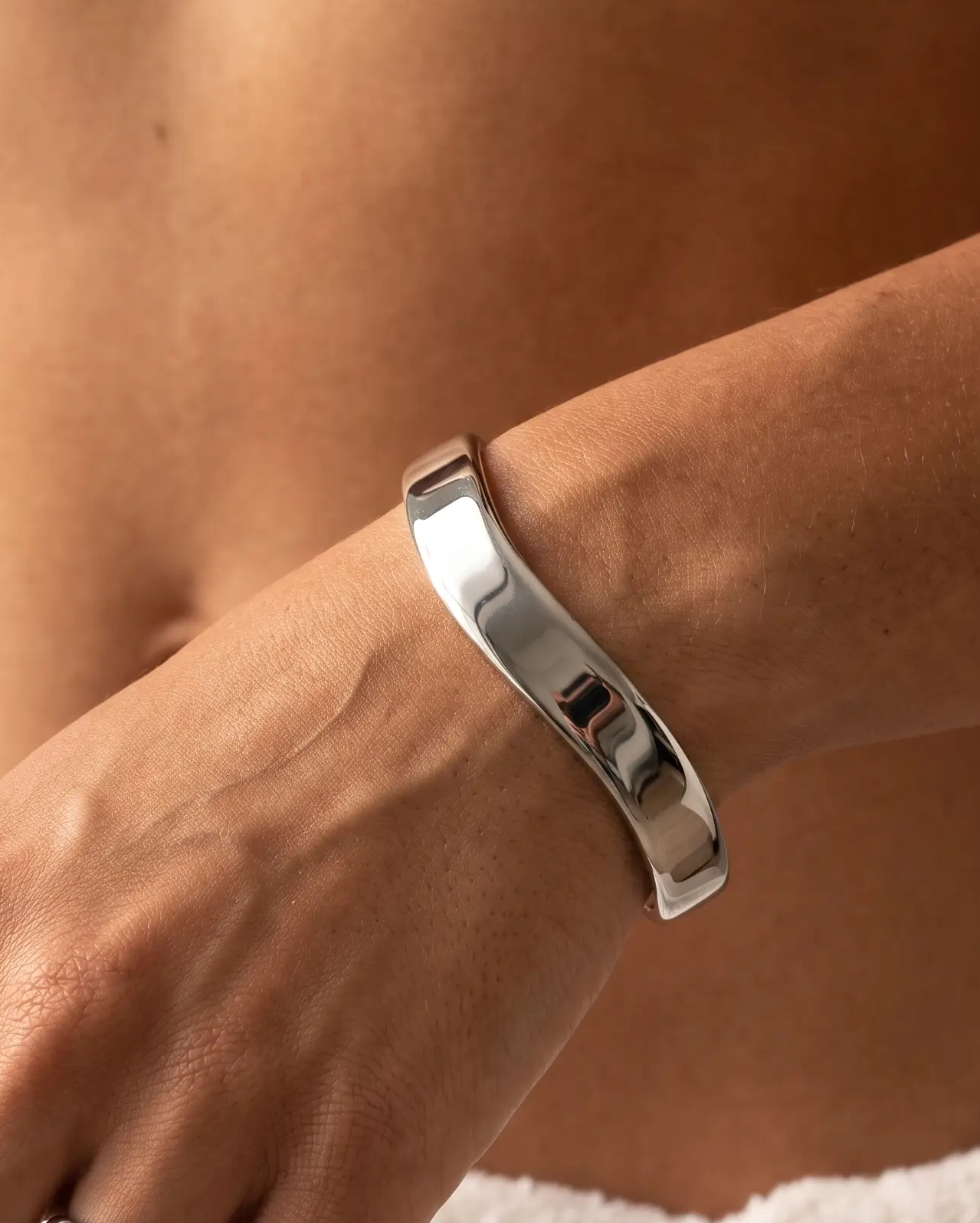 cascalia-ai bangle-213-S_studio2_a1+ring141-S.png