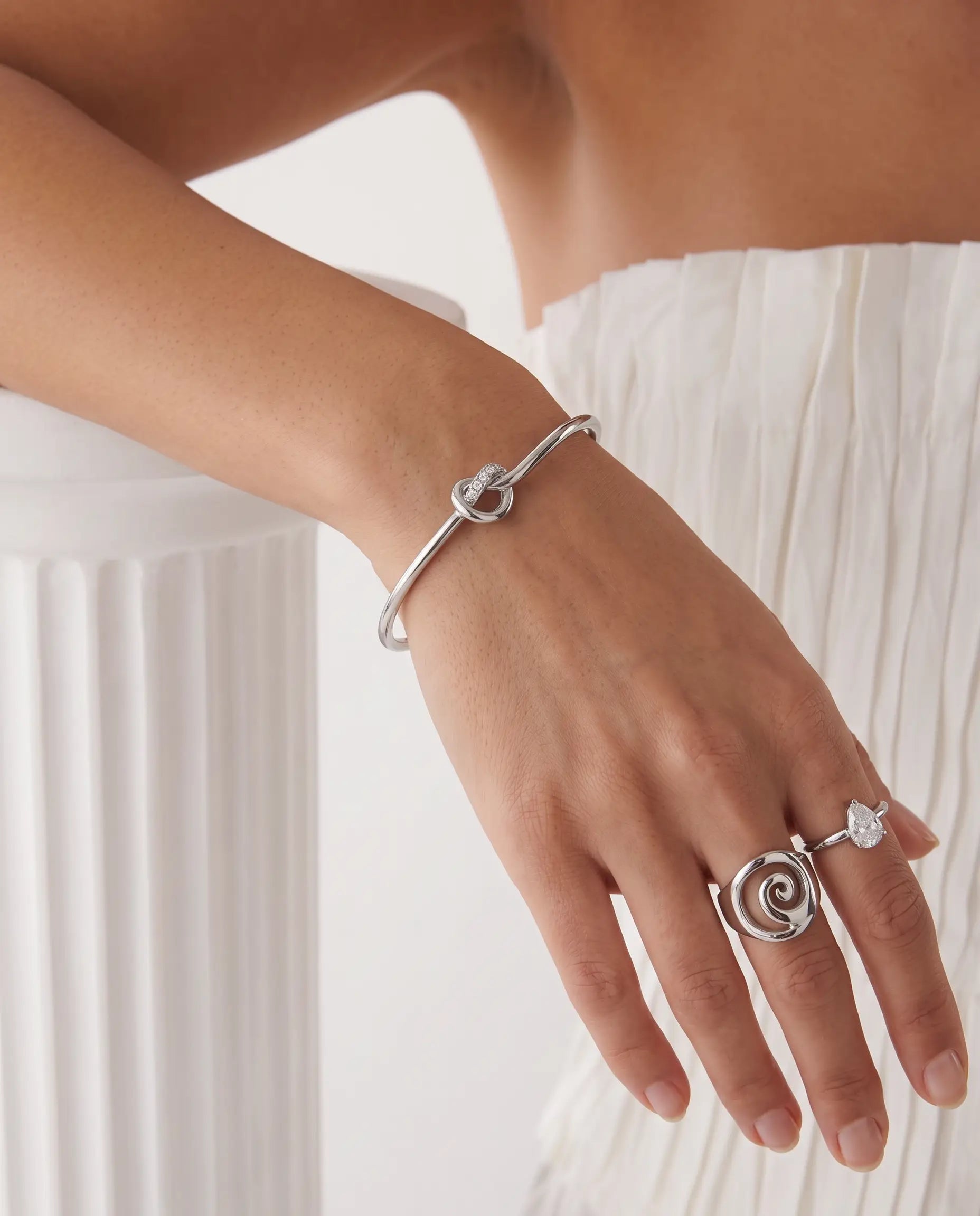 cascalia-ai bangle-315-S_studio1_a1+ring156-S+ring103-S.png