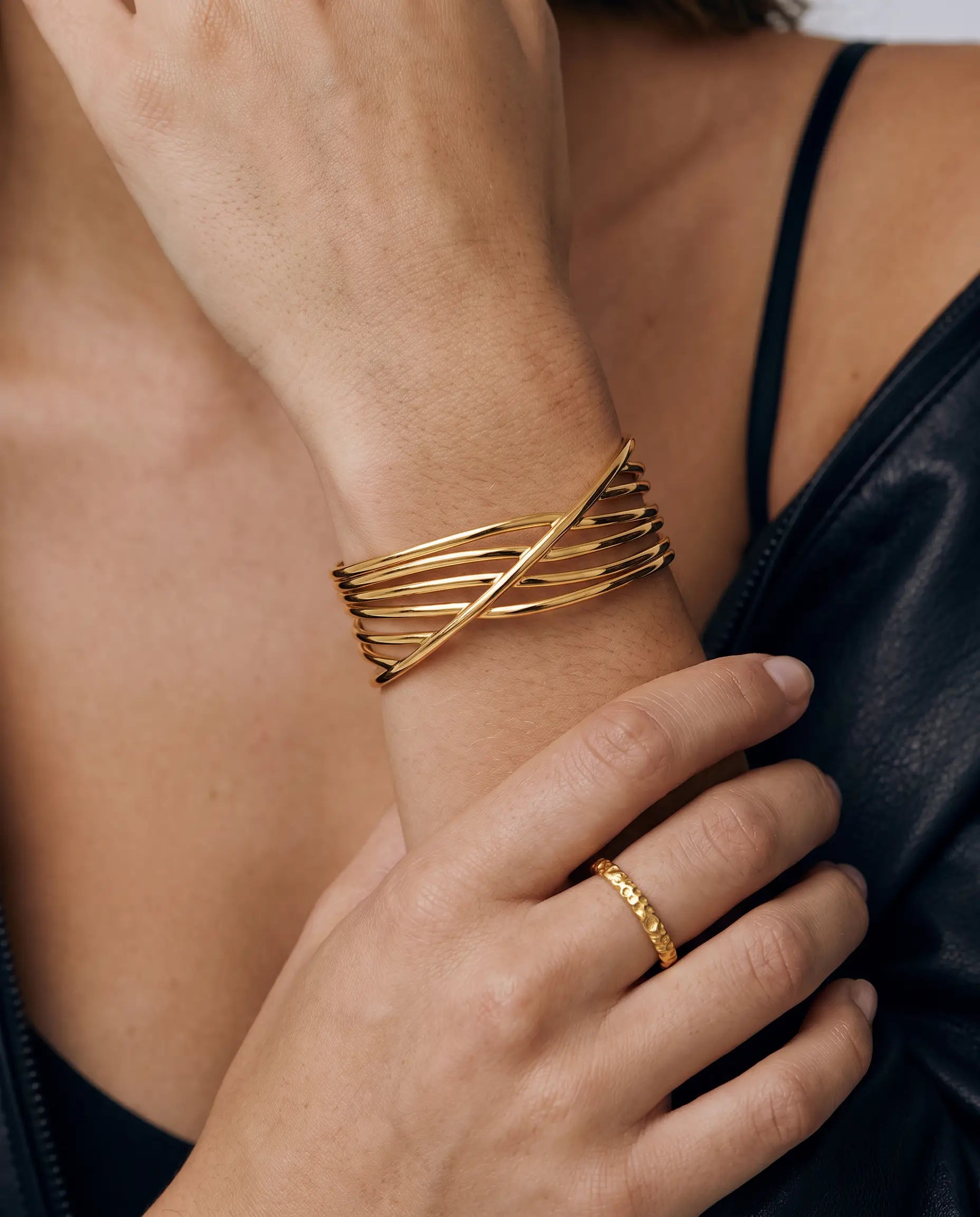 cascalia-ai bangle-379_studio1_a2+ring307.png