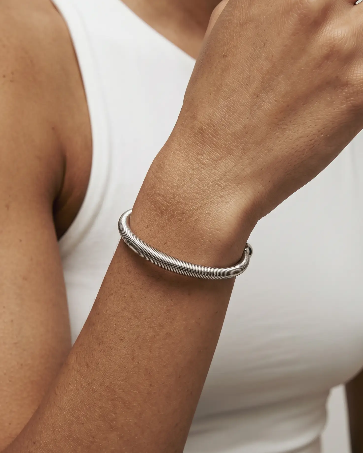 cascalia-ai bangle-381-S_studio2_a6+solo.png
