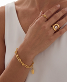 cascalia-ai bracelet-172_lifestyle1_a4+ring305+ring105.png