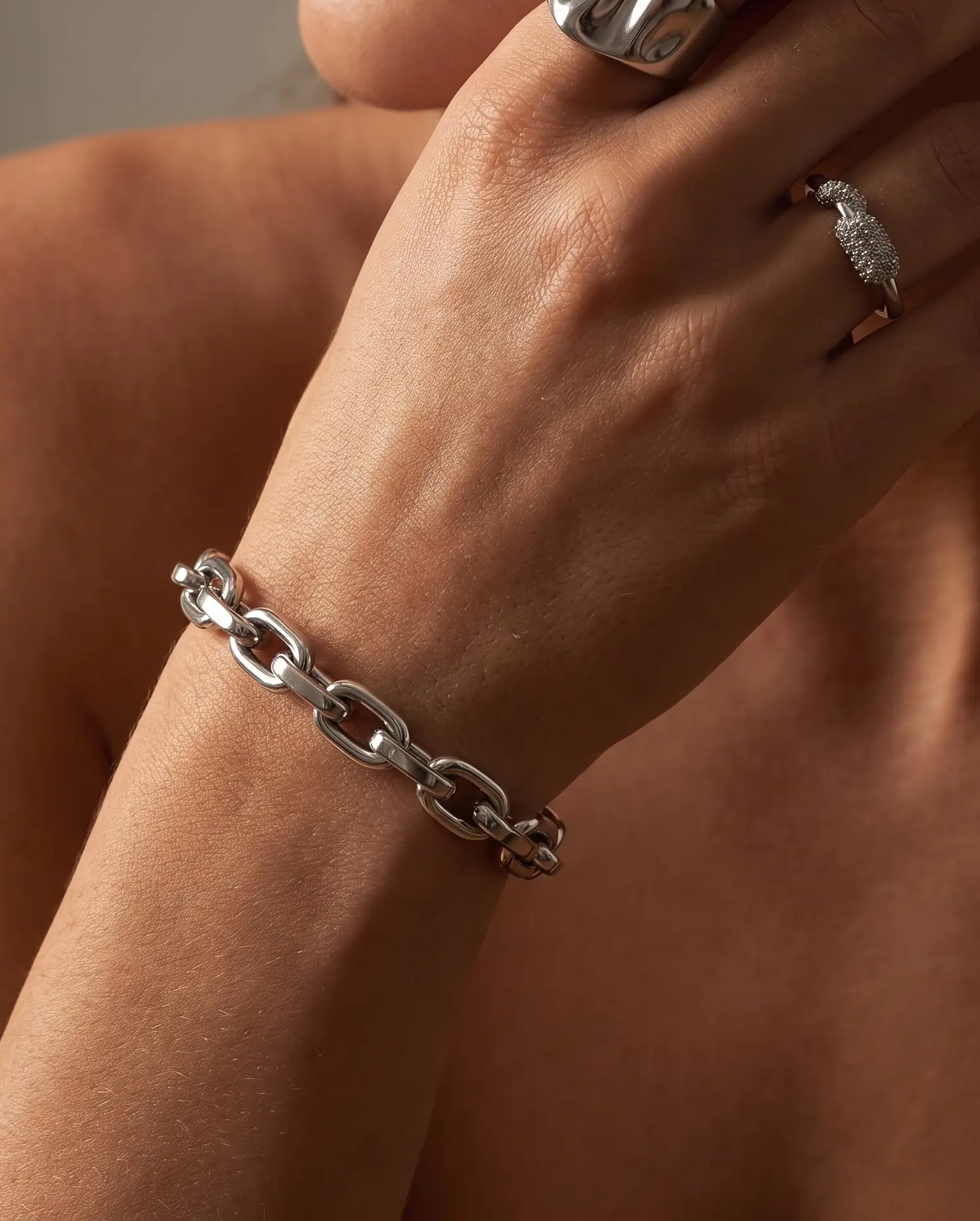 cascalia-ai bracelet-178-S_studio1_a1+ring113-S+ring98-S.png