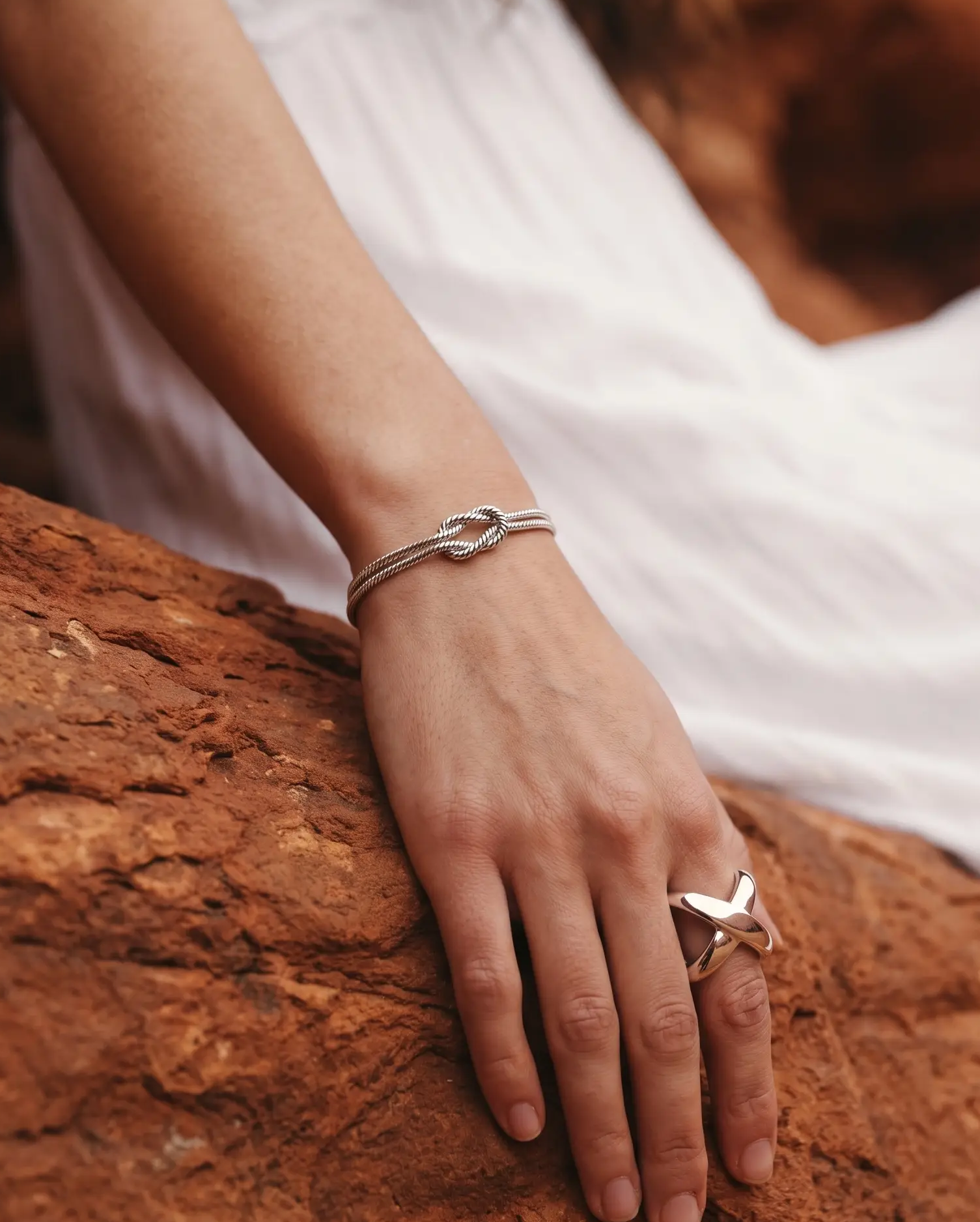 cascalia-ai bracelet-180-S_studio1_a2+ring160-S.png