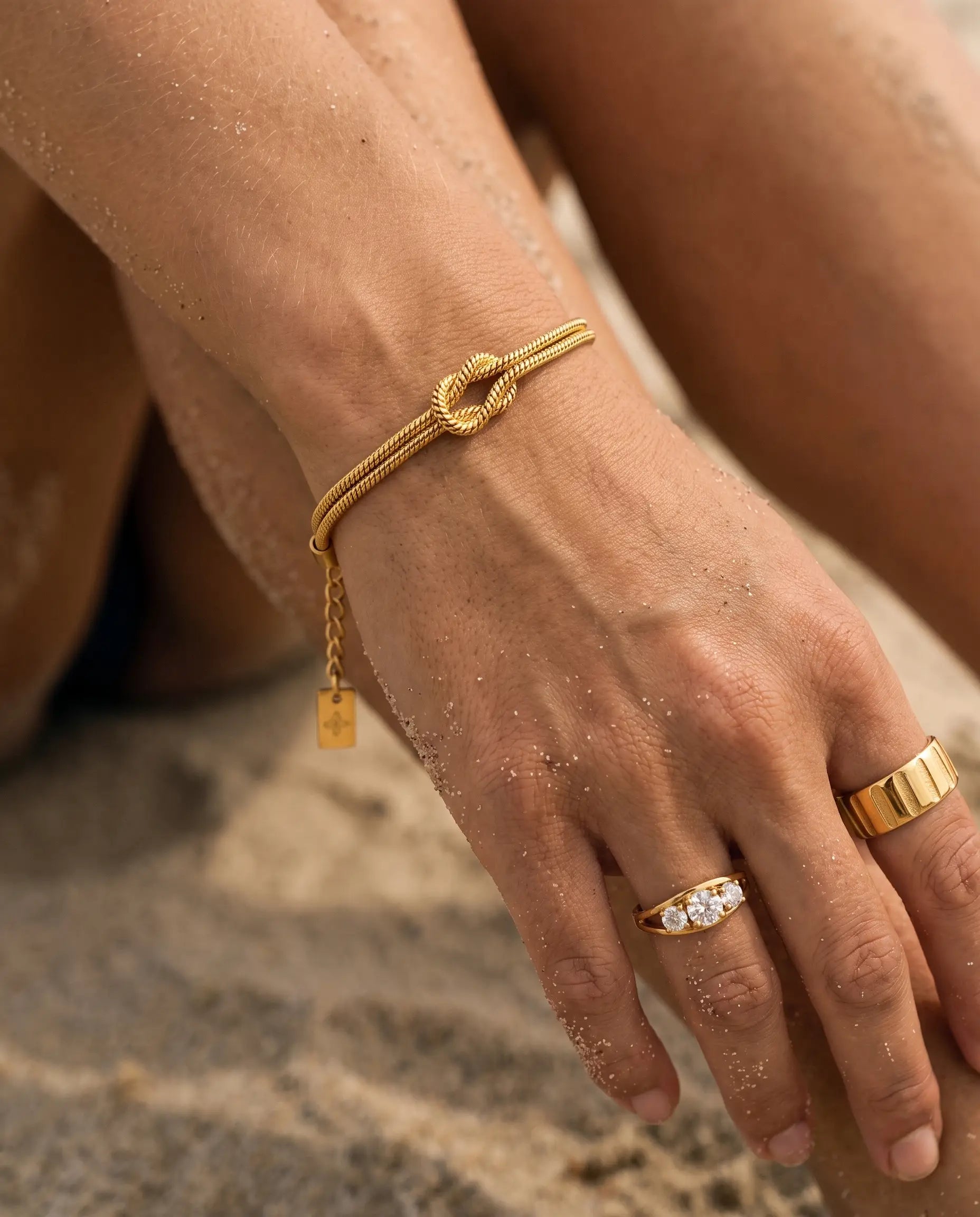 cascalia-ai bracelet-180_studio2_a2+ring108+ring127.png