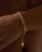 cascalia-ai bracelet-182_lifestyle1_a3+solo.png