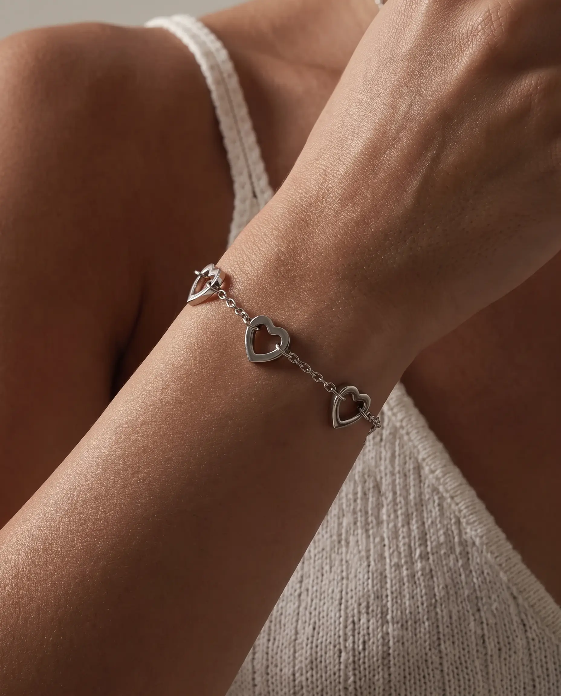 cascalia-ai bracelet-186-S_studio2_a4+solo.png
