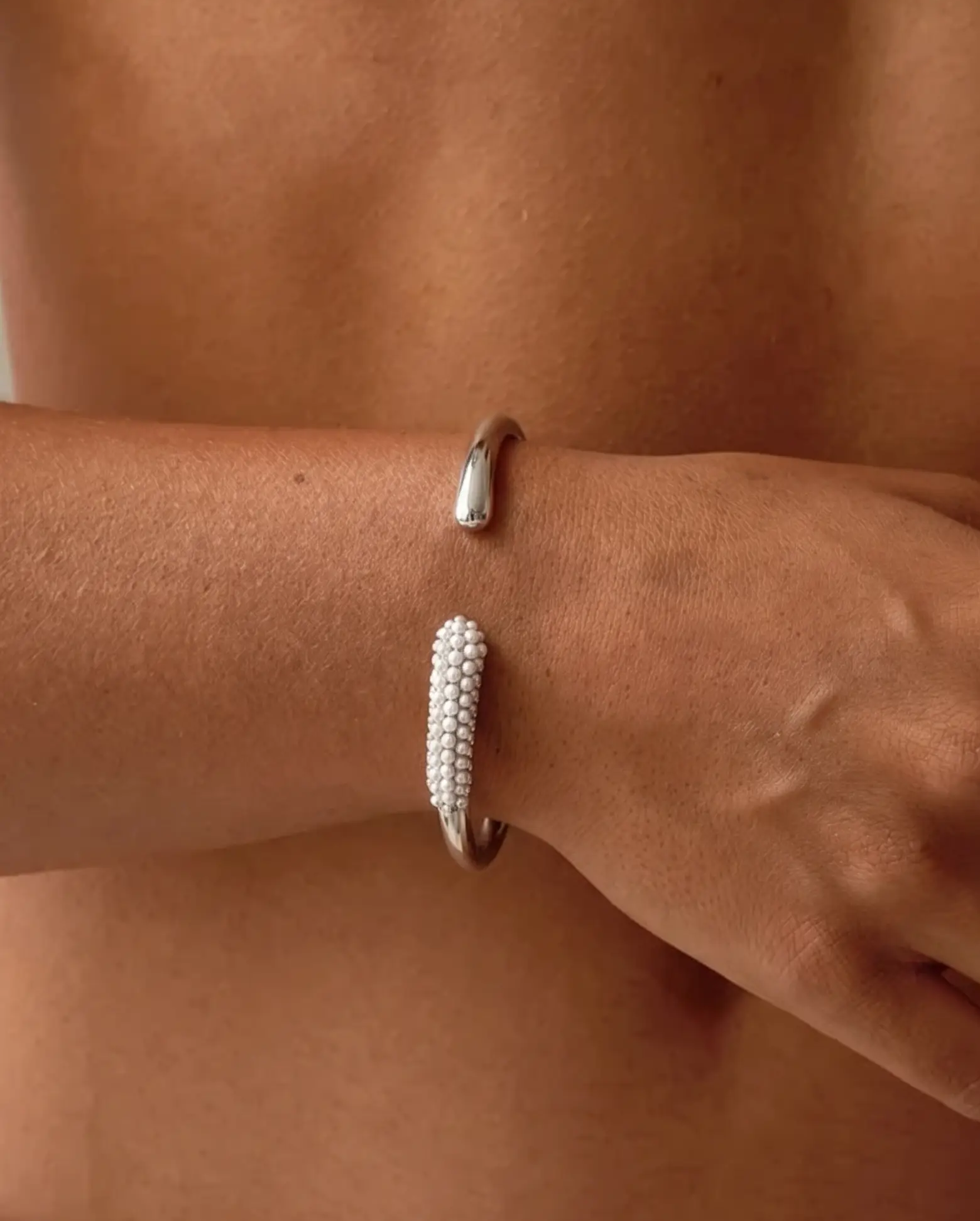 cascalia-ai bracelet-193-S_lifestyle1_a1+ring133-S.png
