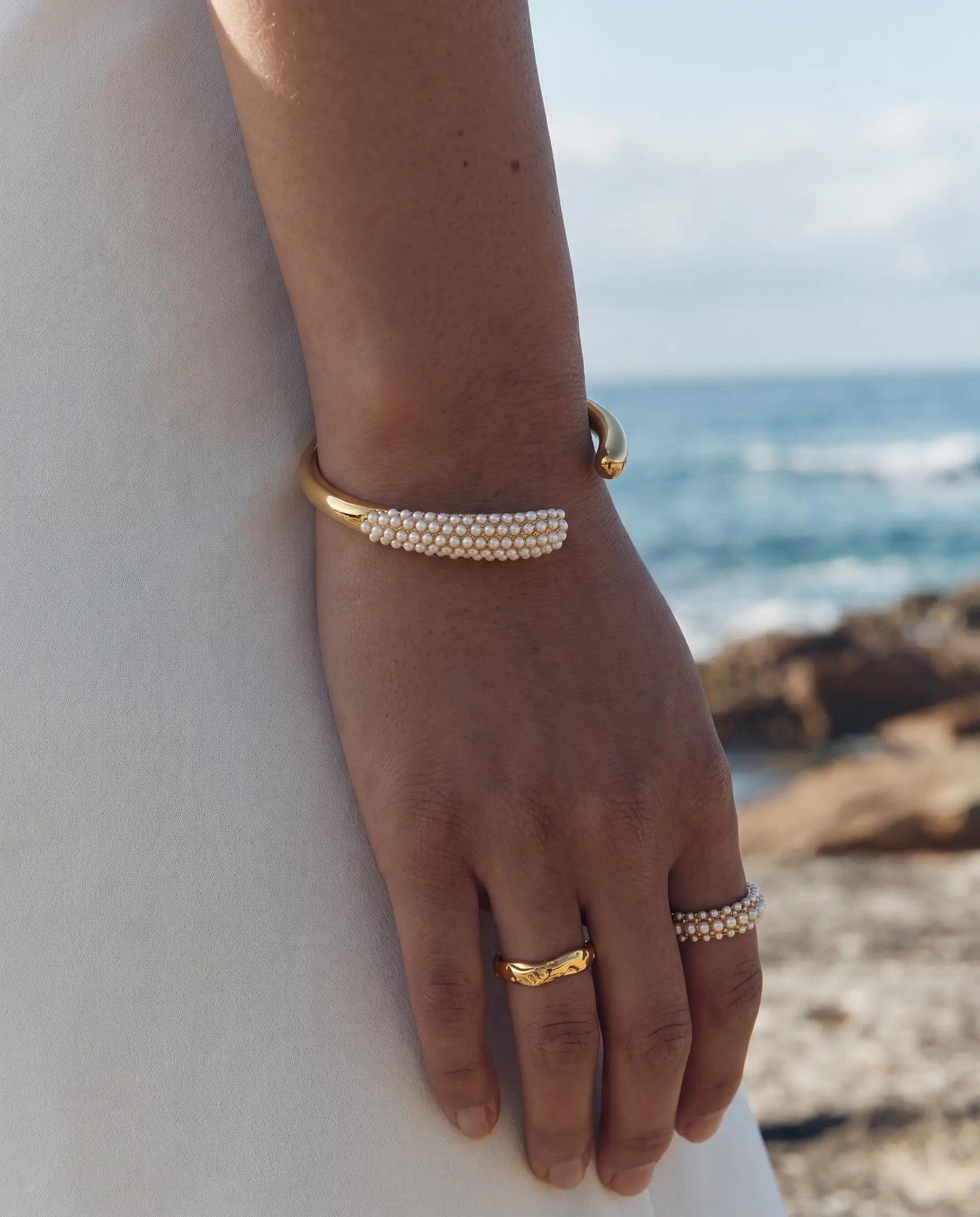 cascalia-ai bracelet-193_studio1_a3+ring115+ring117.png