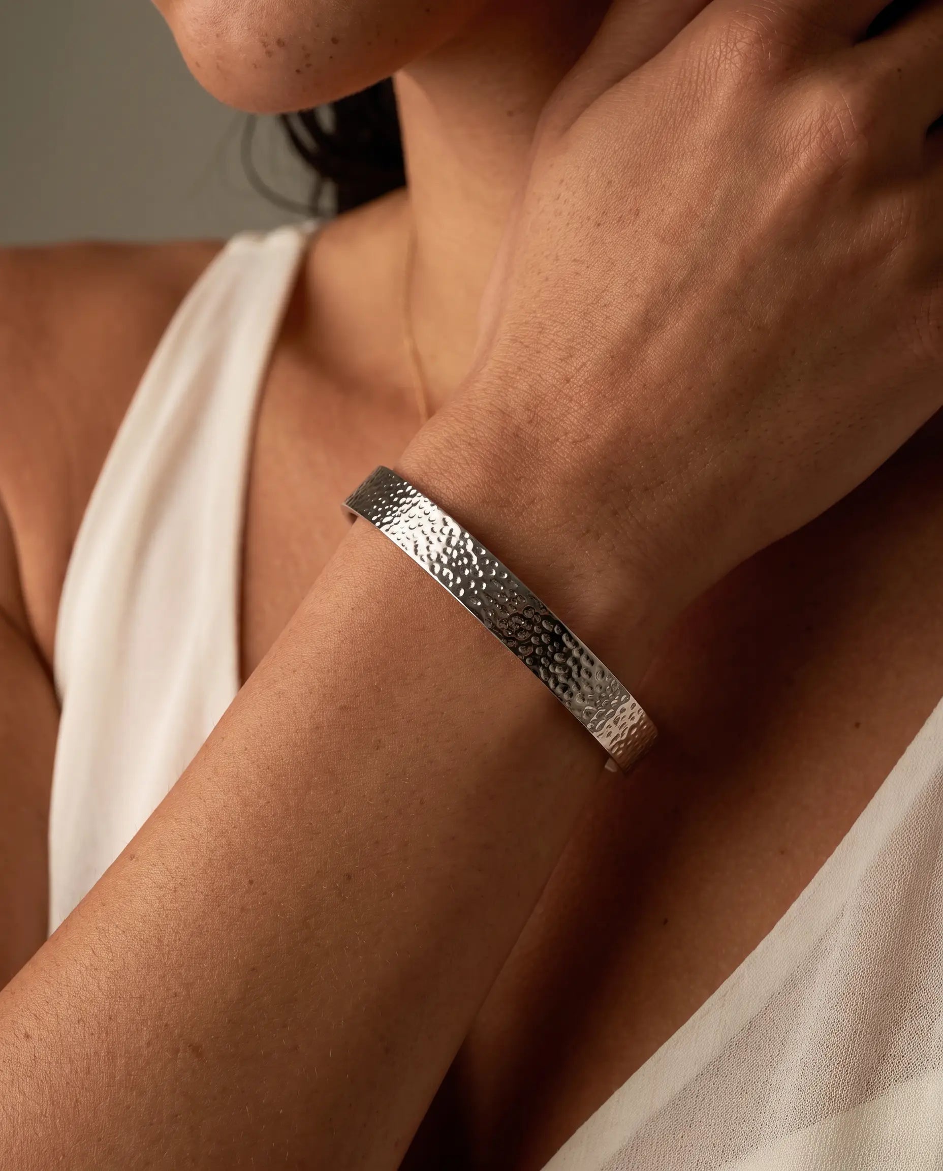 cascalia-ai bracelet-197-S_studio2_a1+solo.png