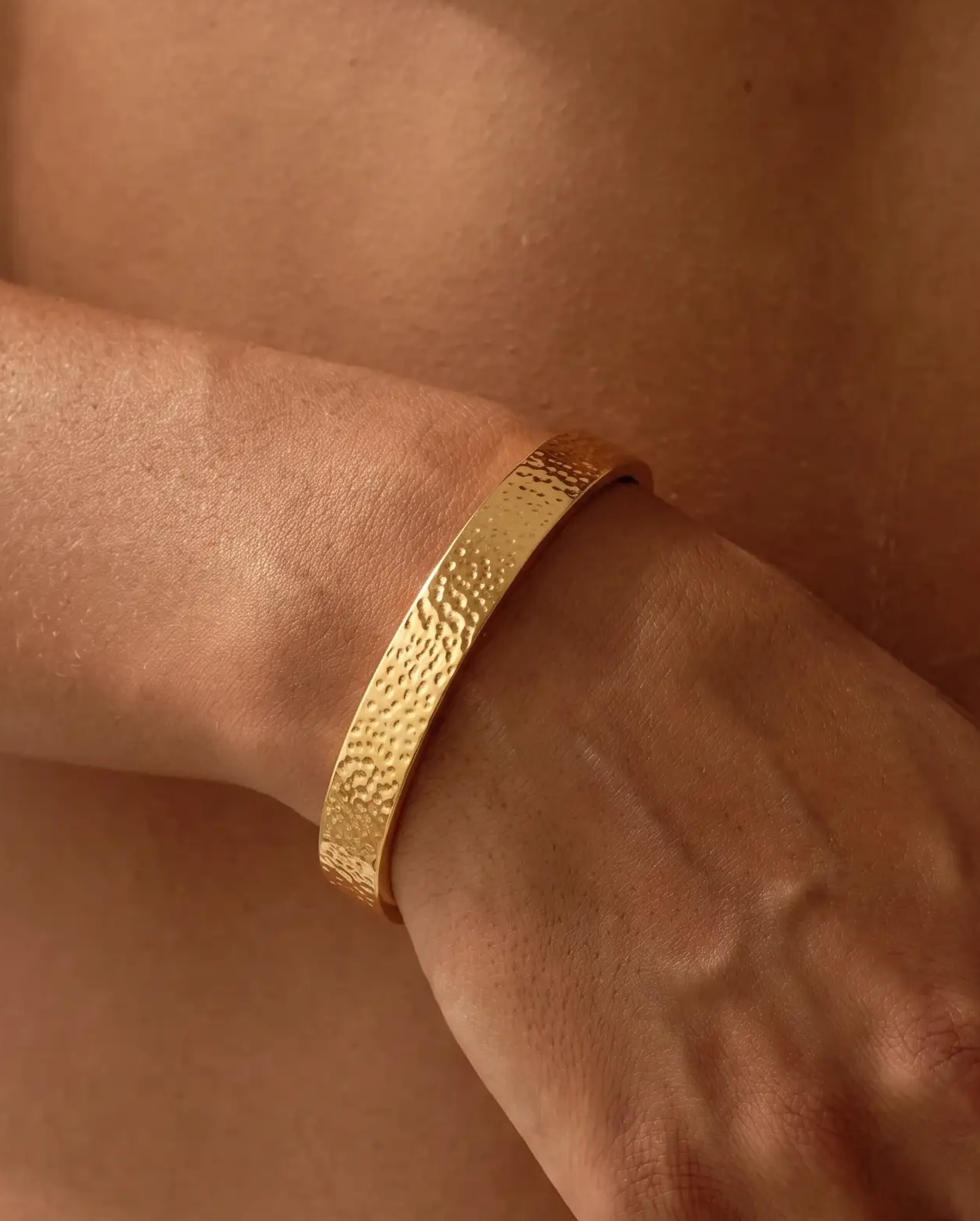 cascalia-ai bracelet-197_studio1_a3+ring118+ring115.png