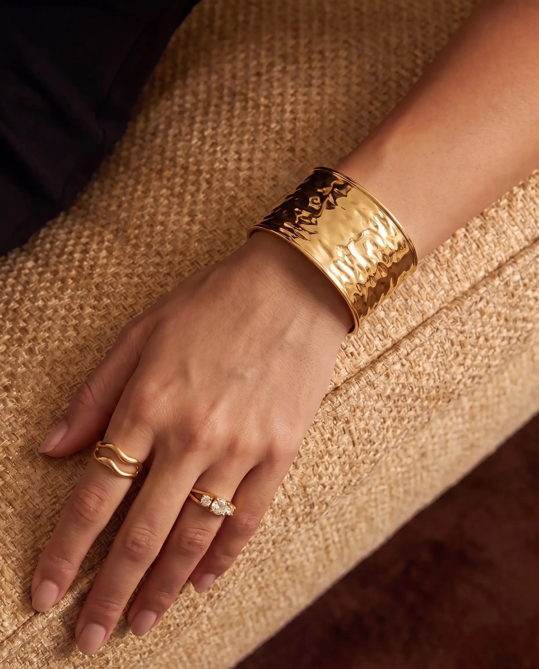 cascalia-ai bracelet-210_studio1_a1+ring134+ring108.png