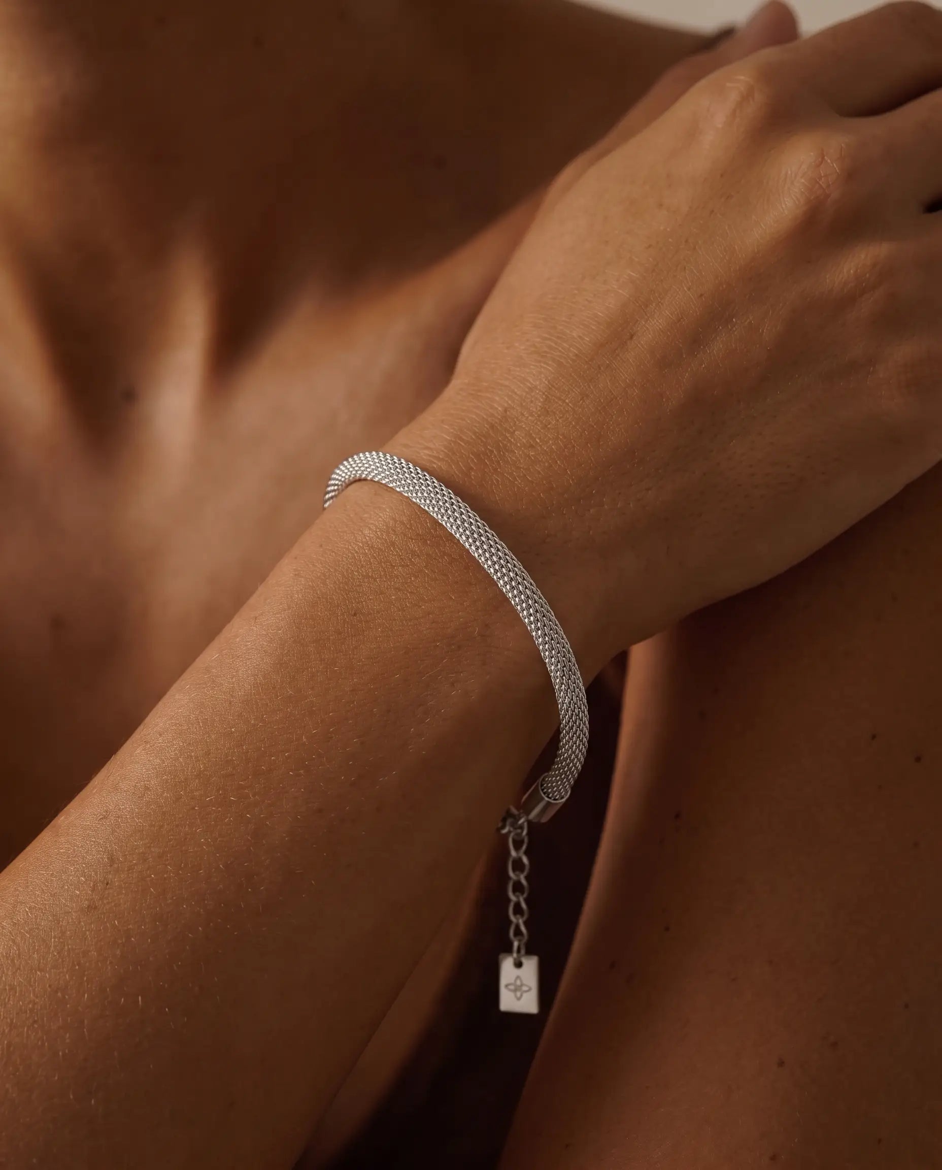 cascalia-ai bracelet-234-S_studio1_a3+solo.png