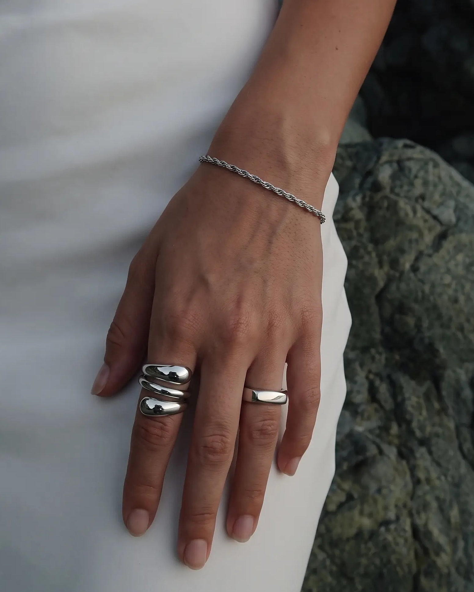 cascalia-ai bracelet-416-1-5mm-S_studio2_a8+ring411-S+ring150-S.png