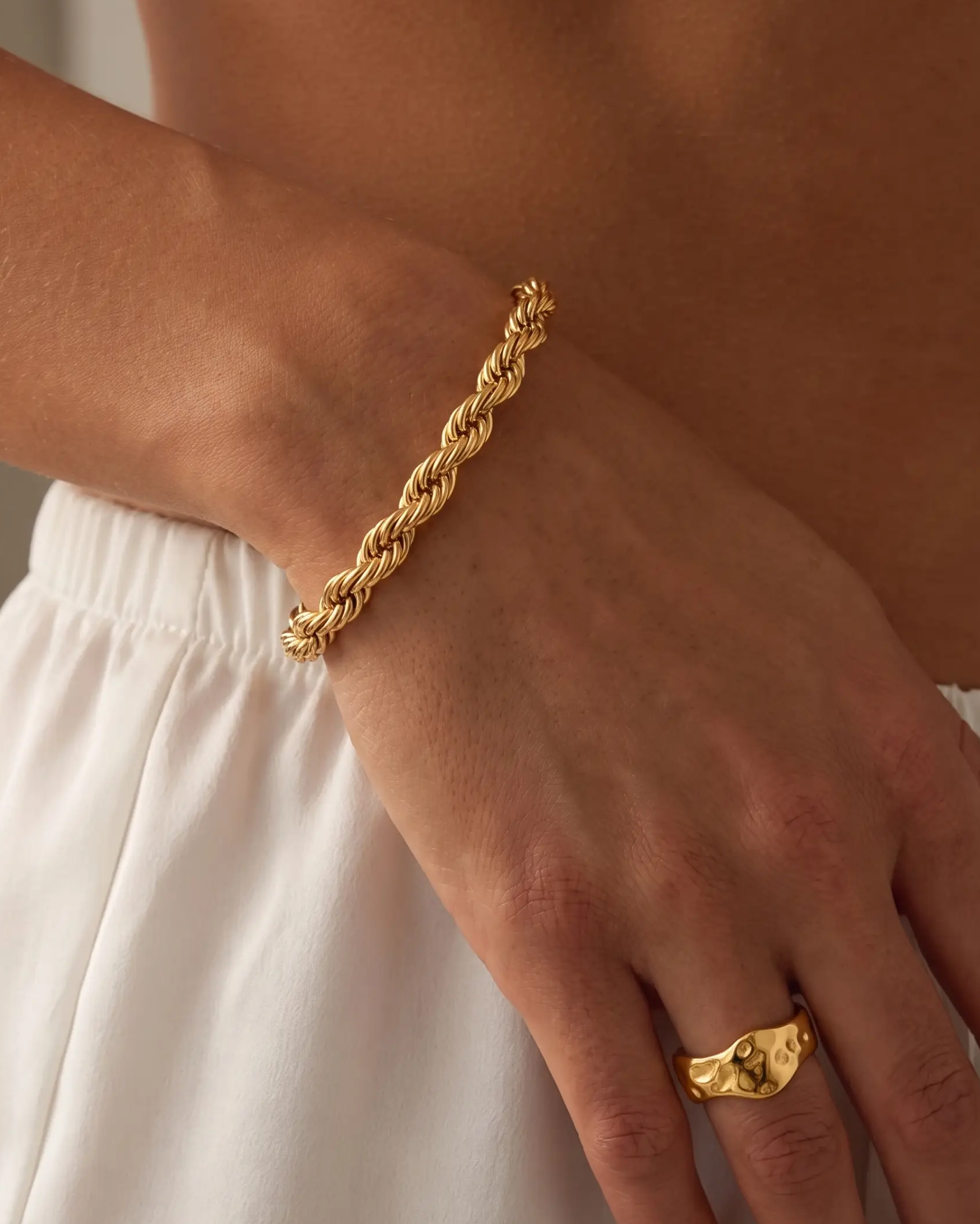 cascalia-ai bracelet-416-5mm_lifestyle1_a1+ring306.png