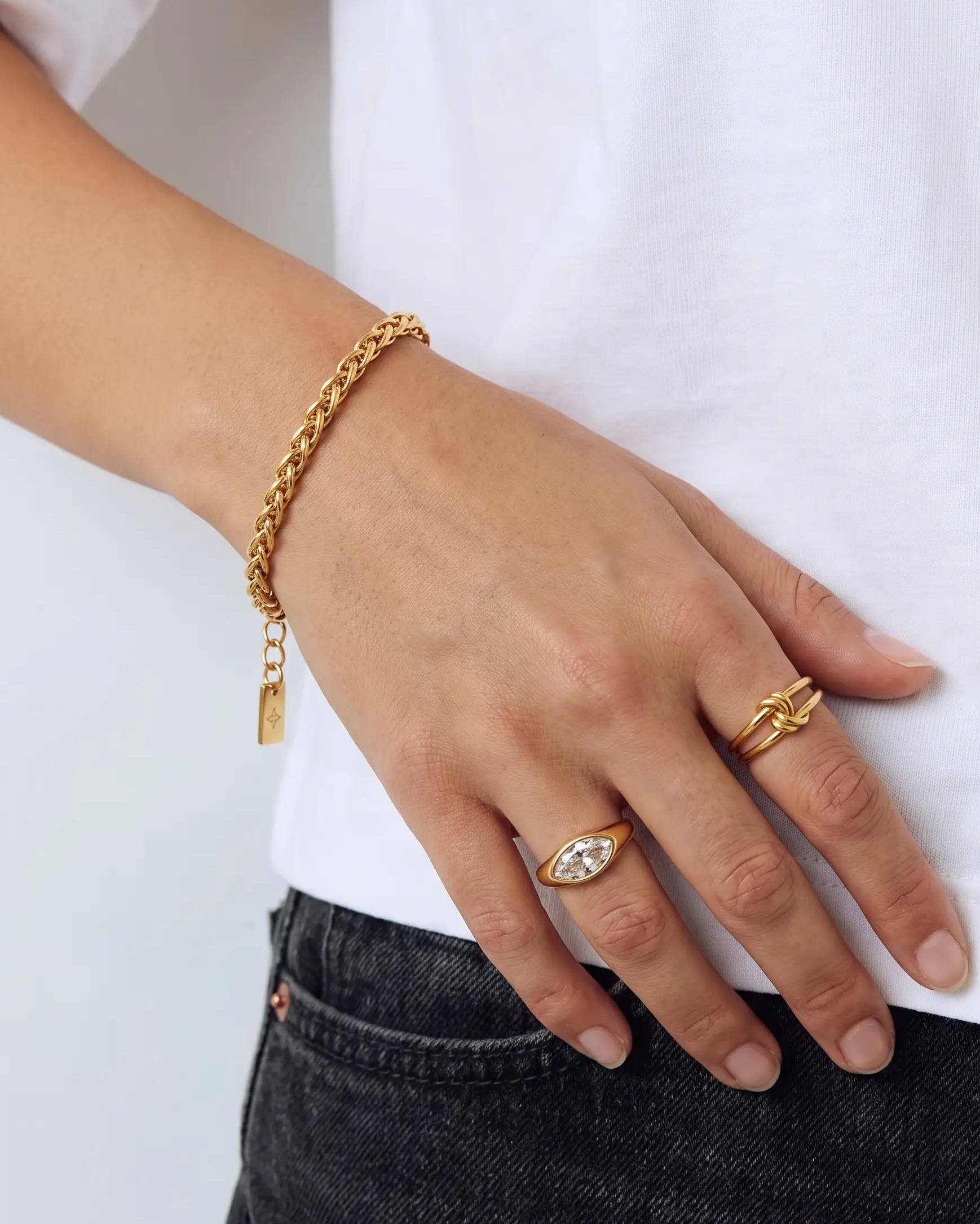 cascalia-ai bracelet-418-3mm_studio2_a1+ring104+ring203.png