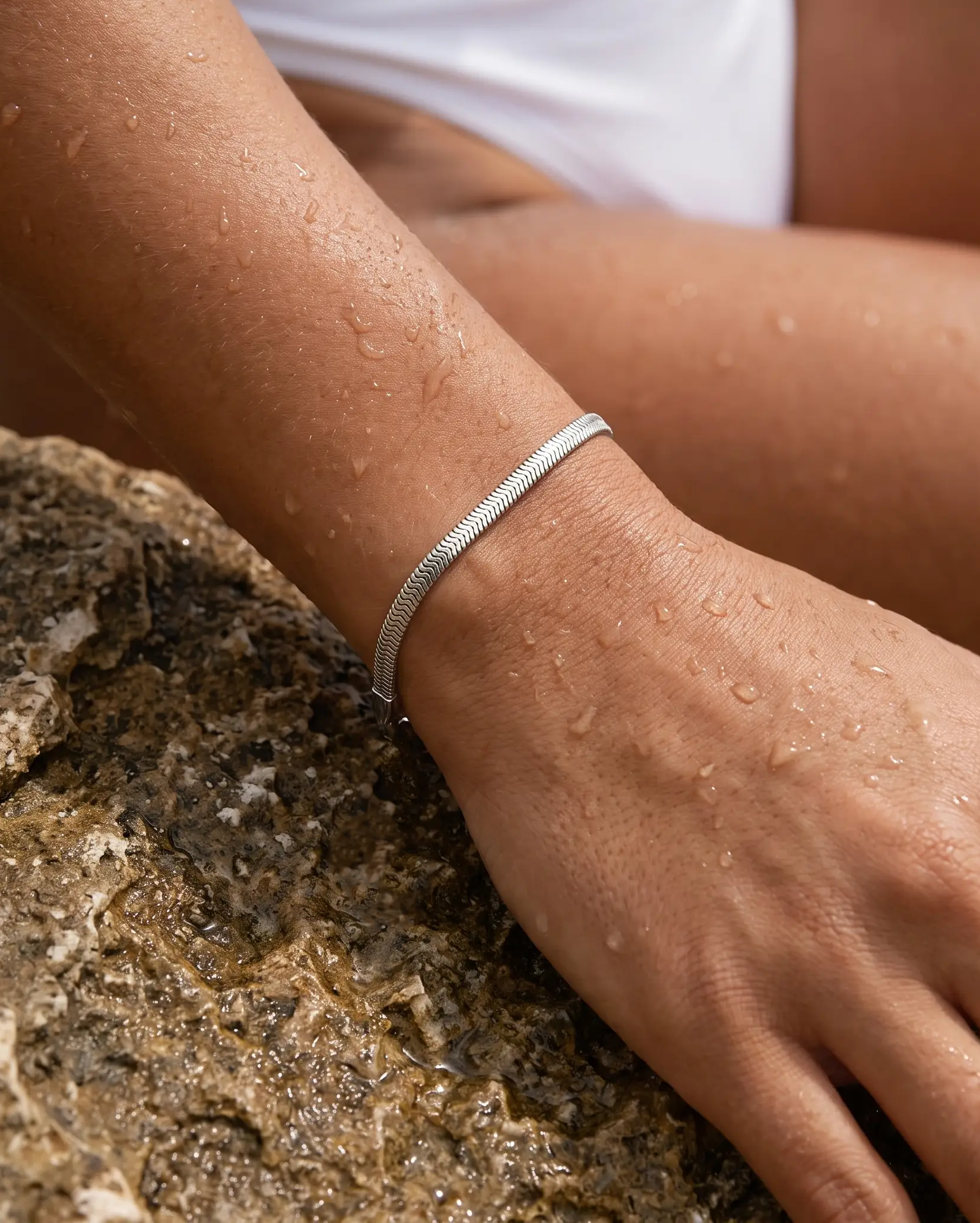 cascalia-ai bracelet-421-3mm-S_studio2_a6+solo.png