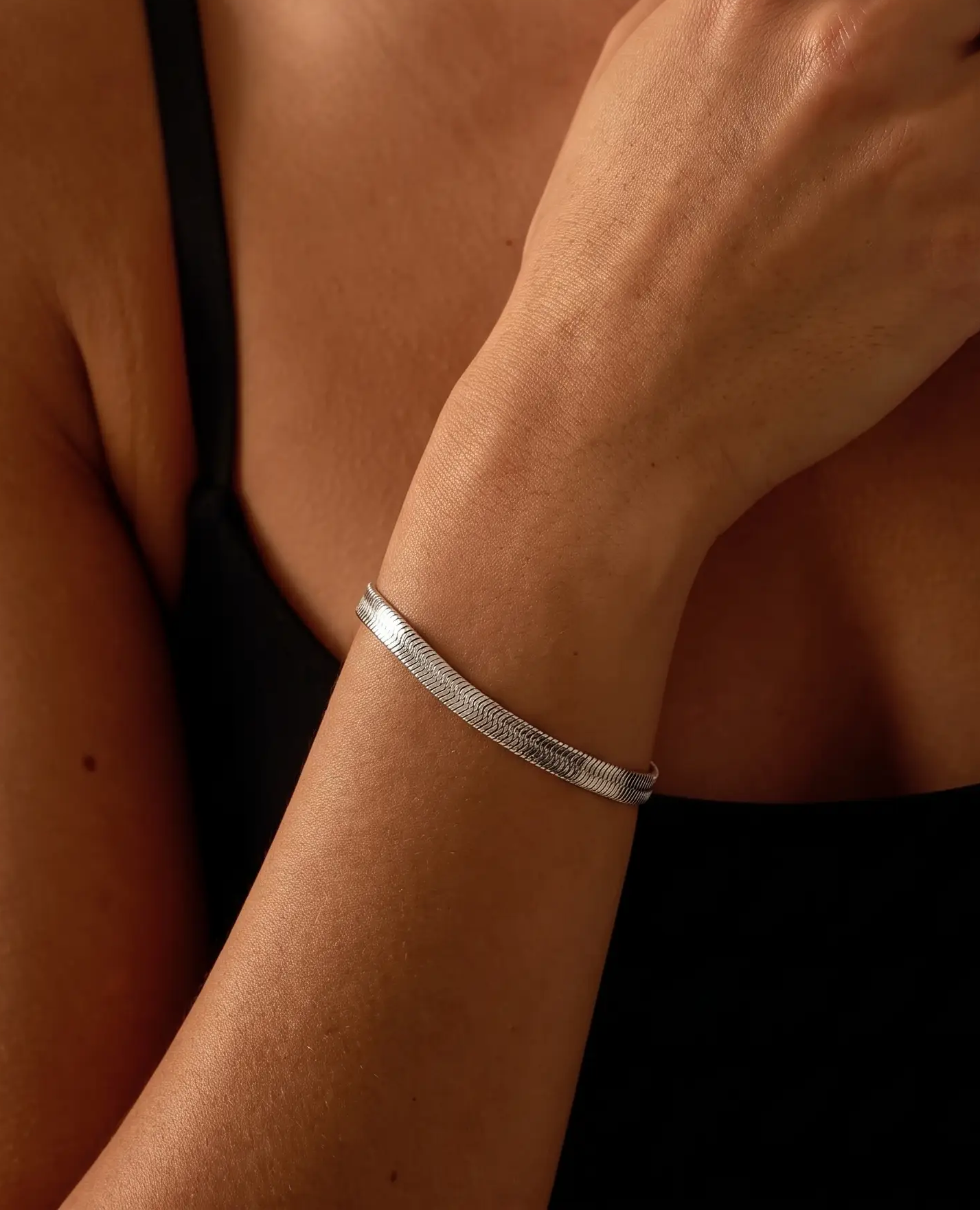 cascalia-ai bracelet-421-5mm-S_lifestyle1_a1+ring117-S+ring303-S.png