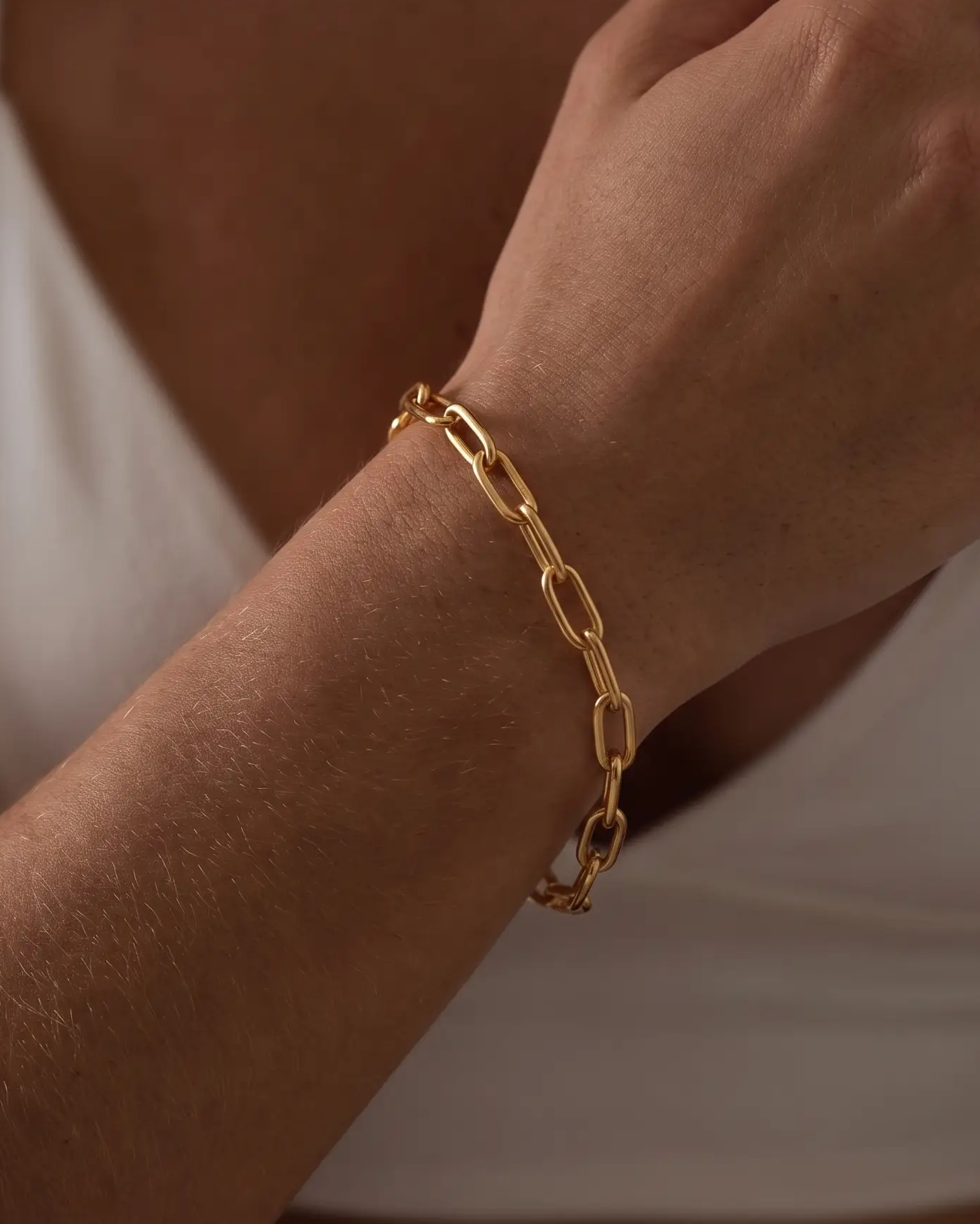 cascalia-ai bracelet-422-3mm_lifestyle1_a1+ring305+ring300.png