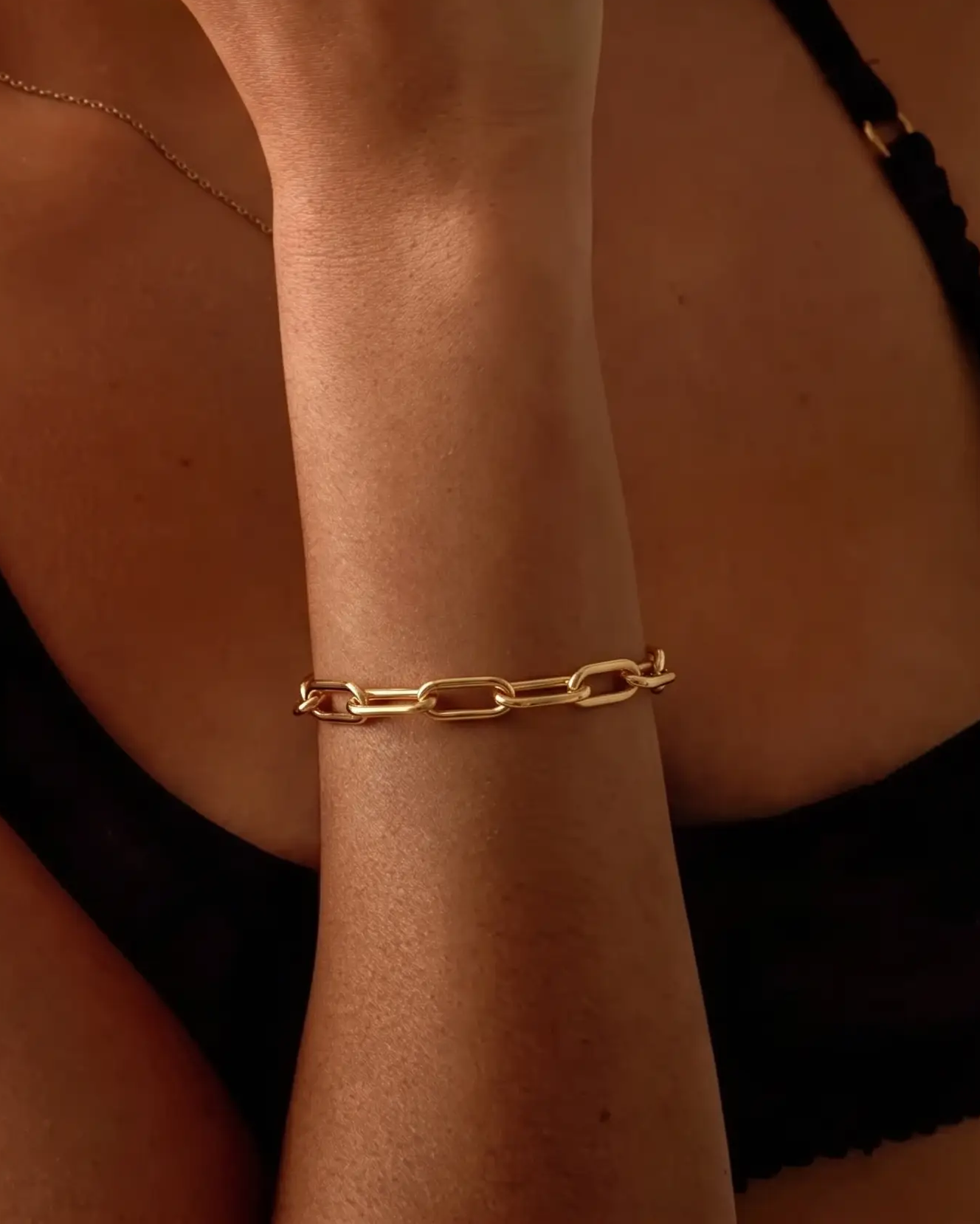 cascalia-ai bracelet-422-6mm_studio1_a2+ring123.png