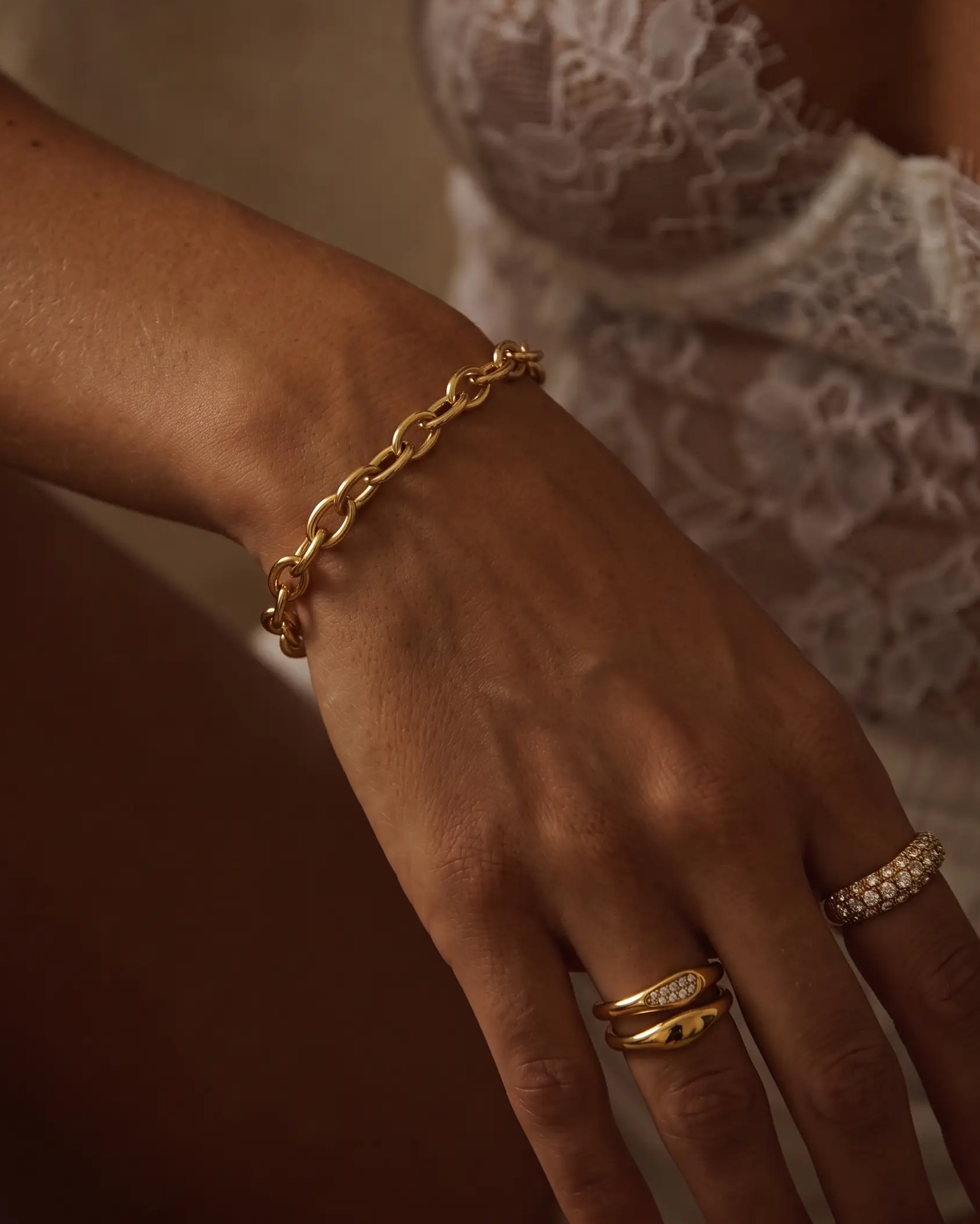 cascalia-ai bracelet-424-5mm_studio1_a2+ring300+ring102.png