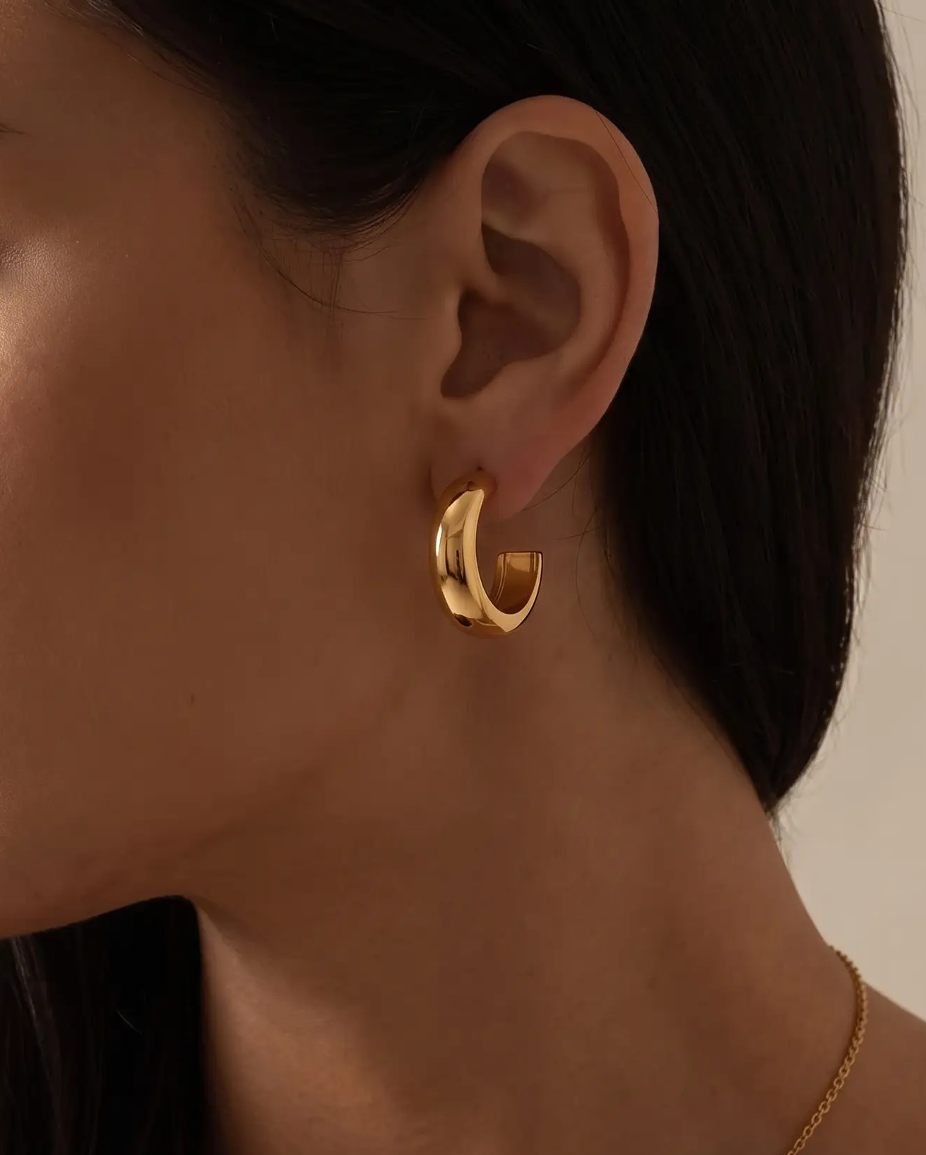 cascalia-ai earrings-17_lifestyle1_a3+necklace319.png