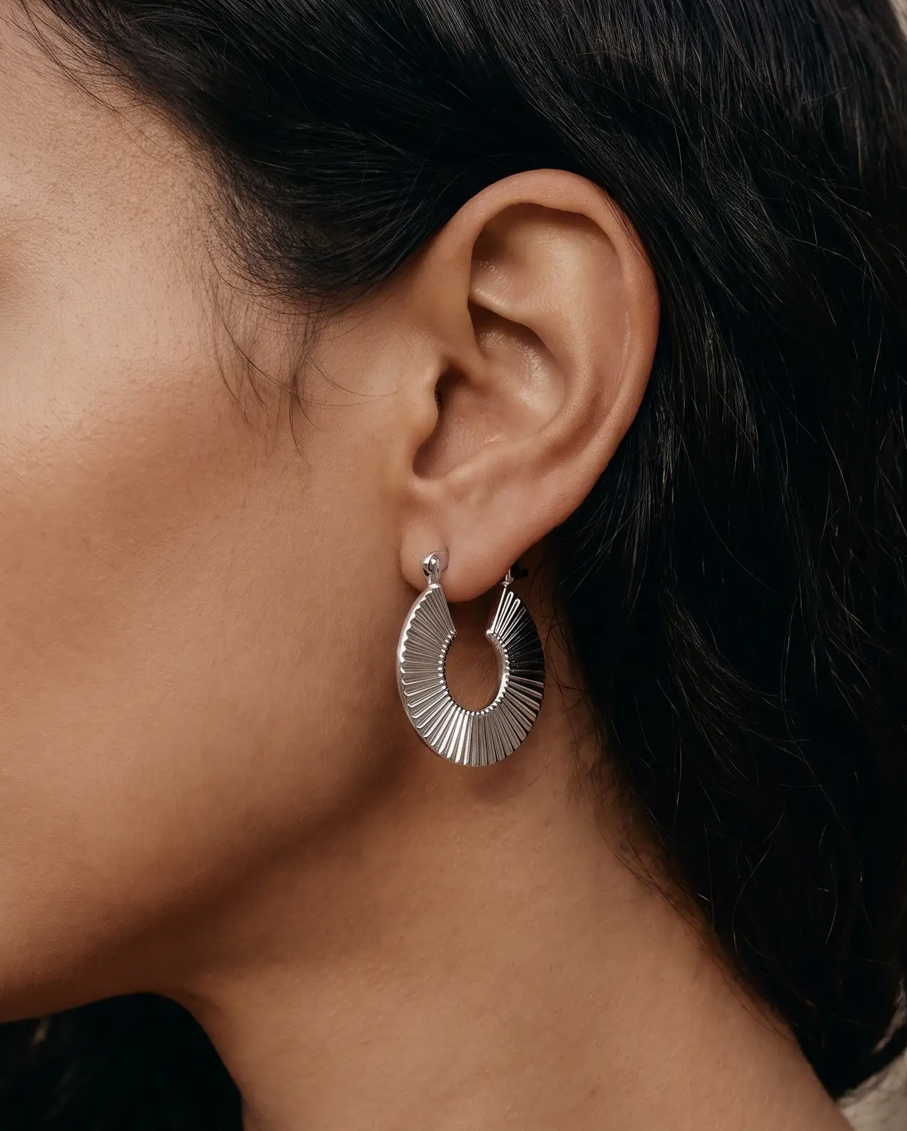 cascalia-ai earrings-29-S_lifestyle1_a1+necklace430-5mm-S.png