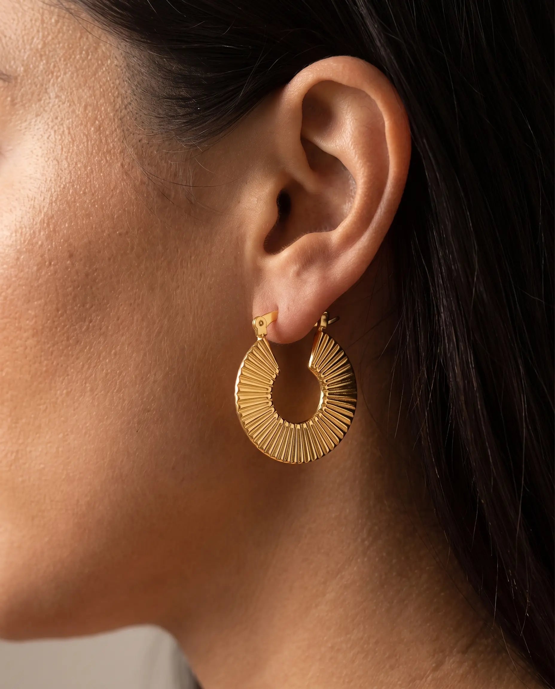 cascalia-ai earrings-29_lifestyle1_a3+solo.png