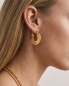 cascalia-ai earrings-29_studio1_a2+necklace324.png