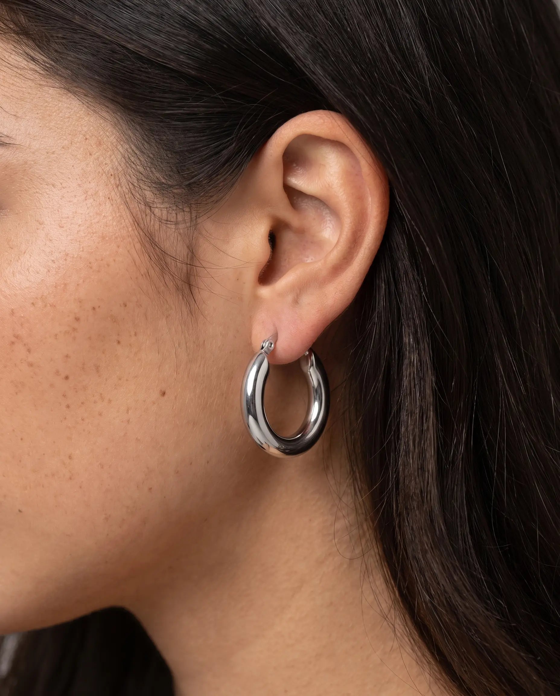 cascalia-ai earrings-356-S_studio2_a1+solo.png