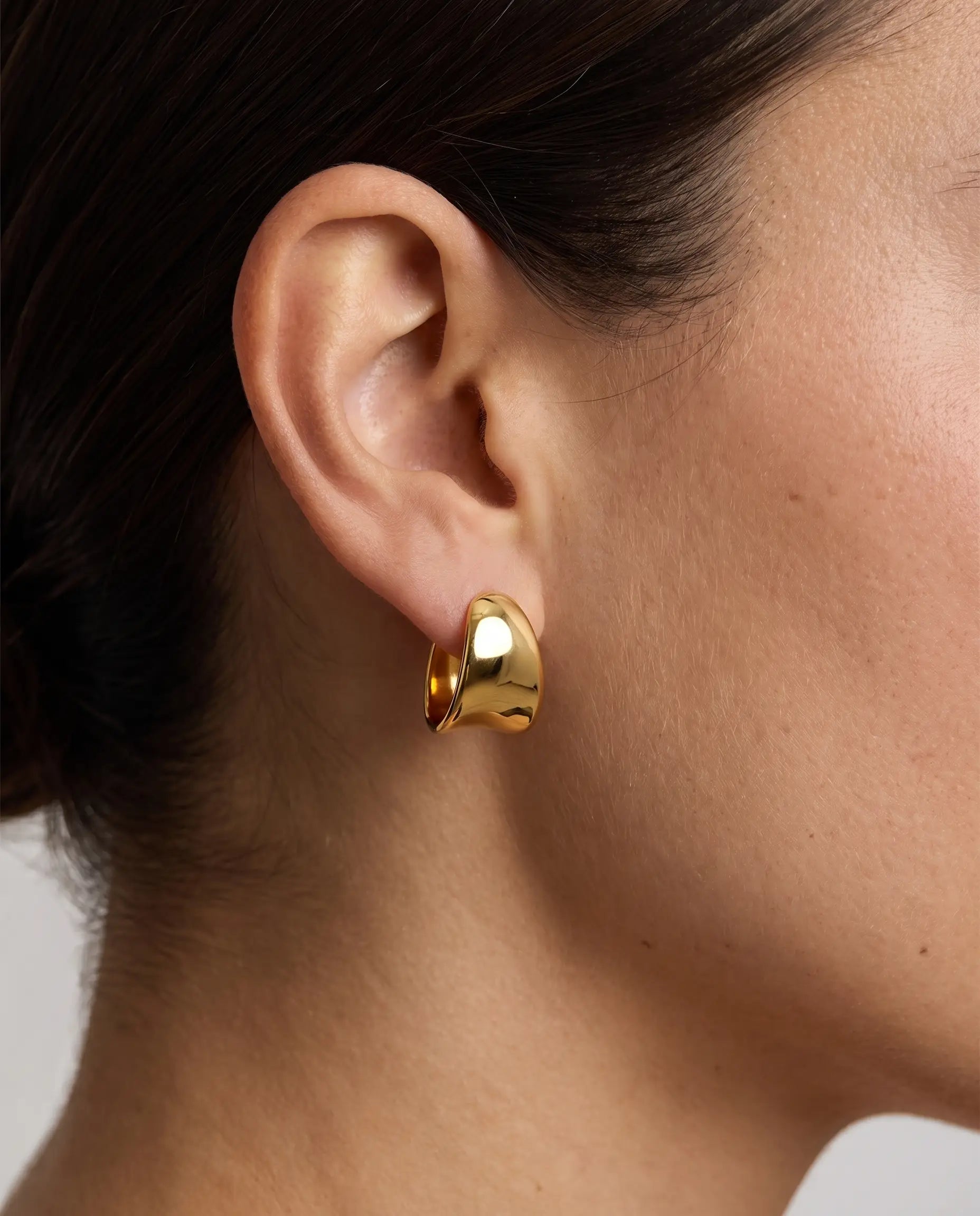 cascalia-ai earrings-357_lifestyle1_a3+solo.png