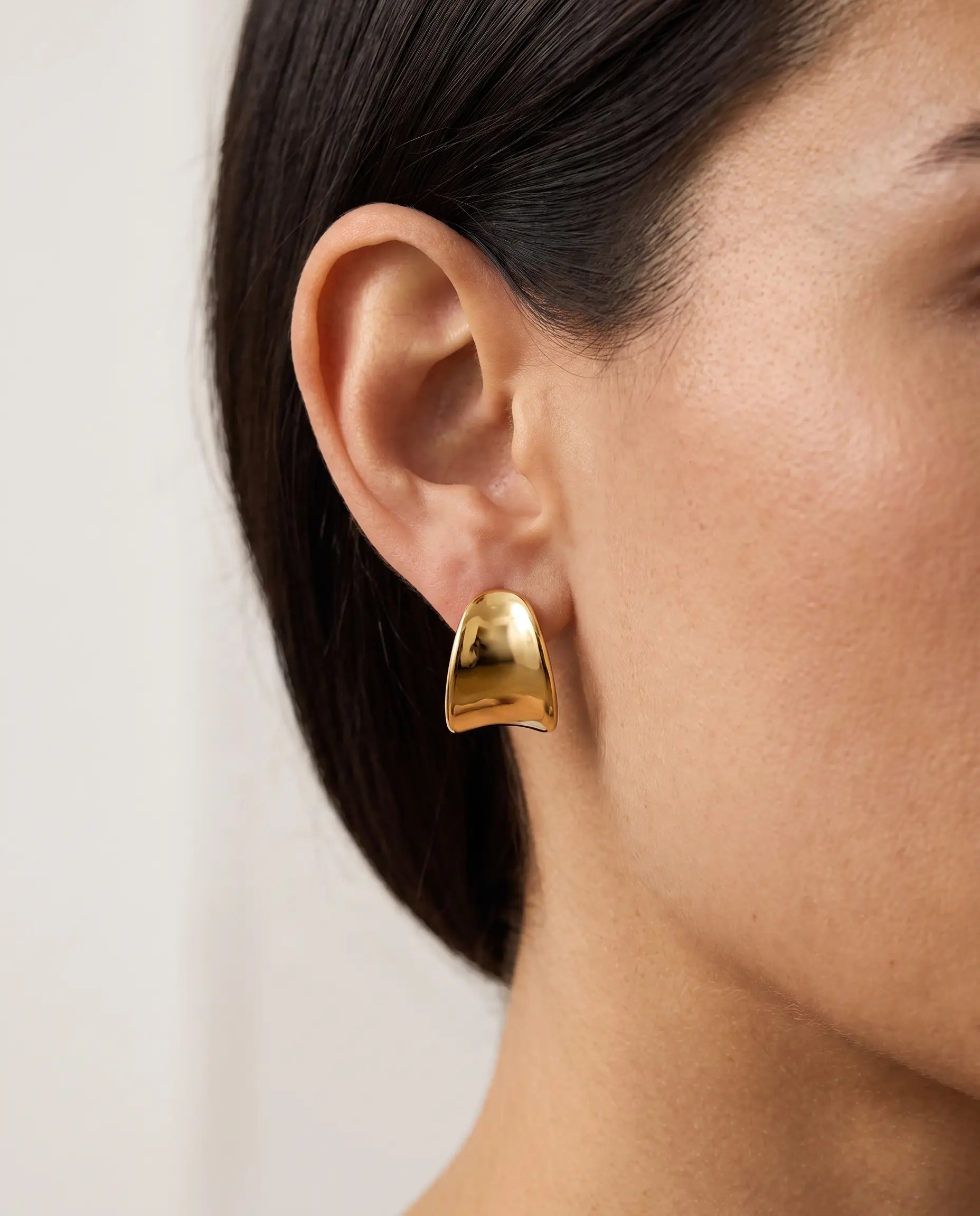 cascalia-ai earrings-357_studio2_a3+solo.png