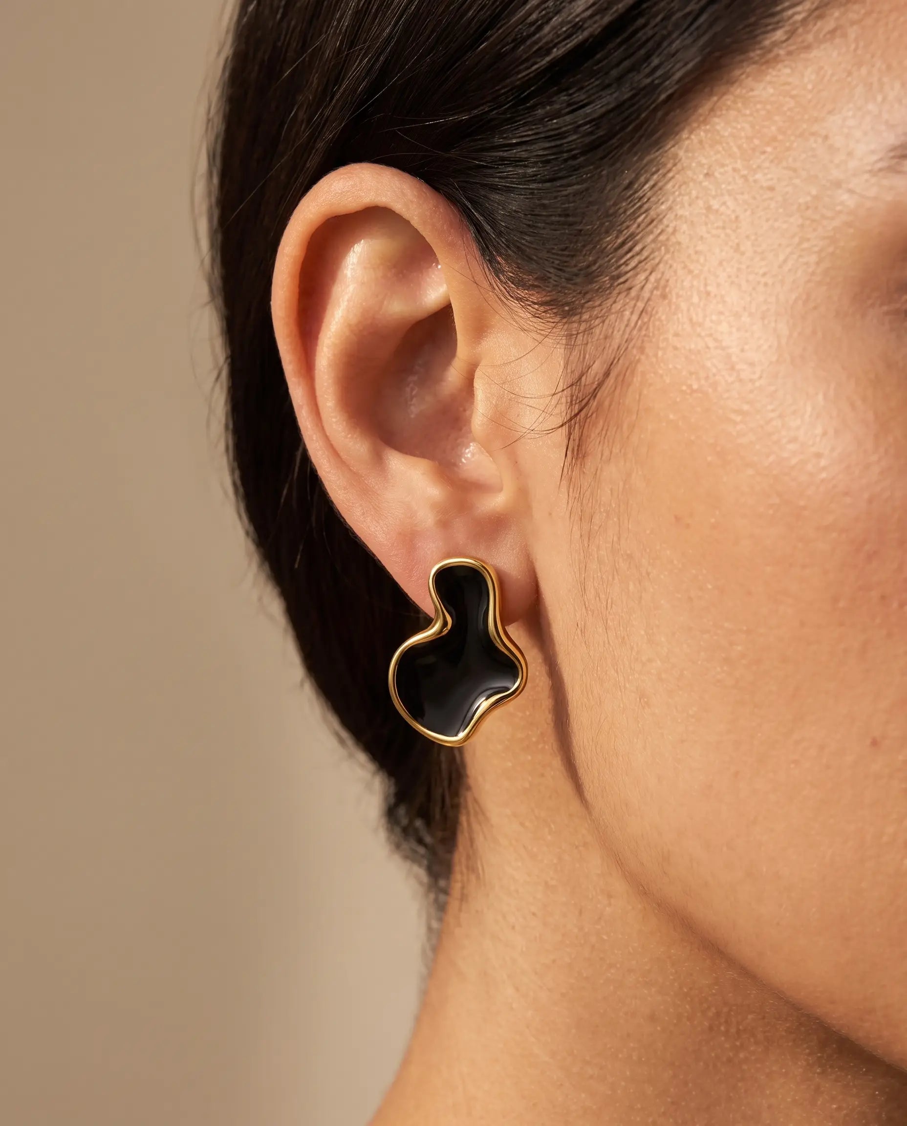 cascalia-ai earrings-85-2_lifestyle1_a2+solo.png