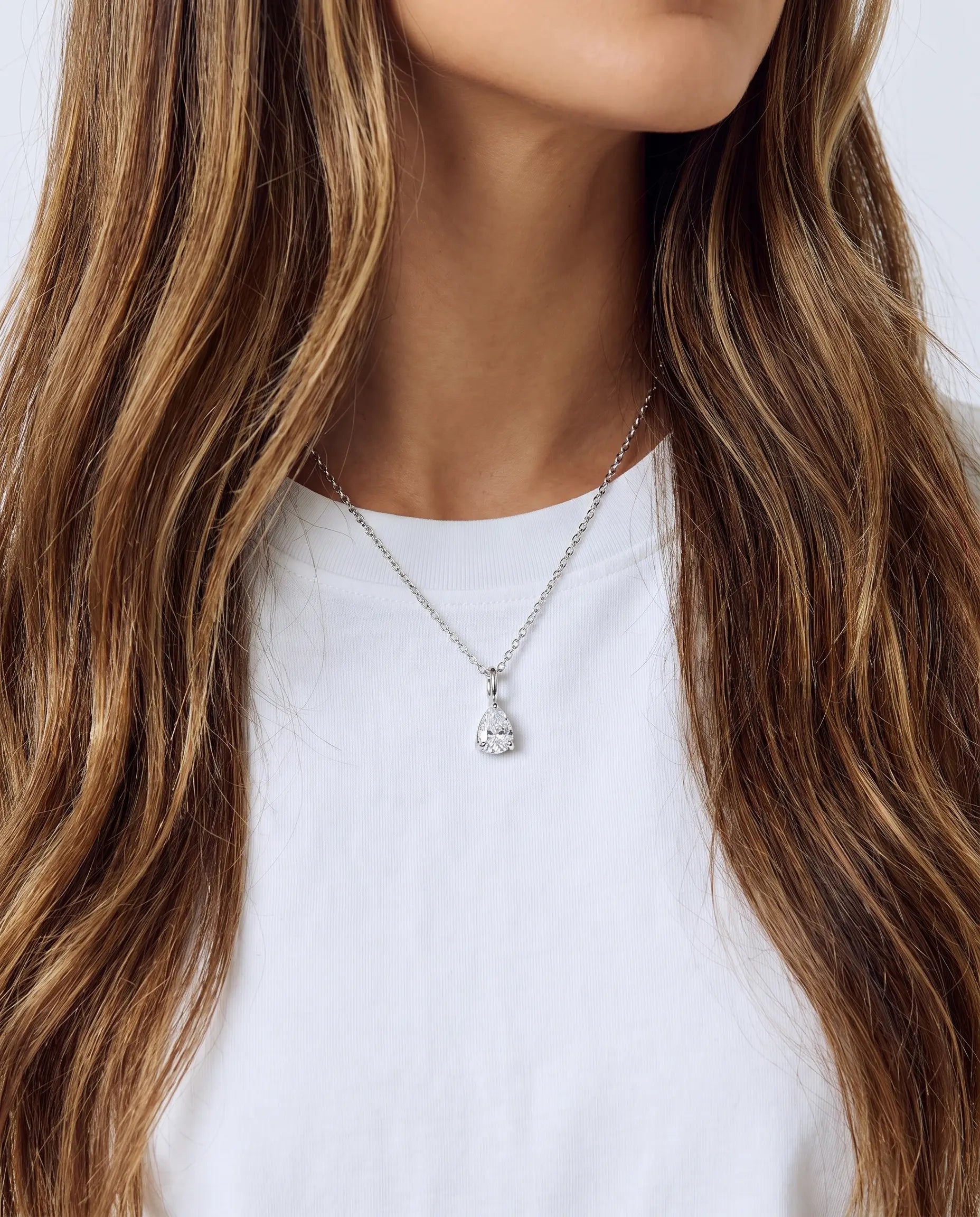 cascalia-ai necklace-241-S_studio1_a1+solo.png
