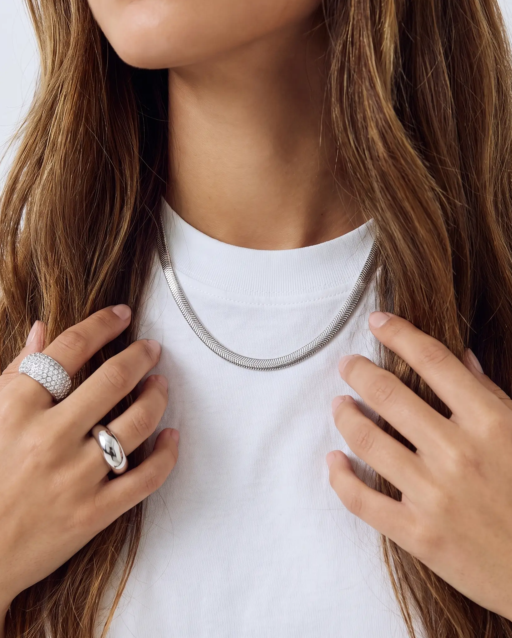 cascalia-ai necklace-430-5mm-S_studio2_a1+ring98-S+ring111-S.png