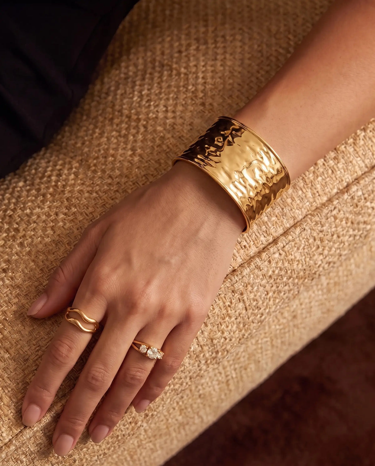 cascalia-ai bracelet-210_studio1_a1+ring134+ring108.png