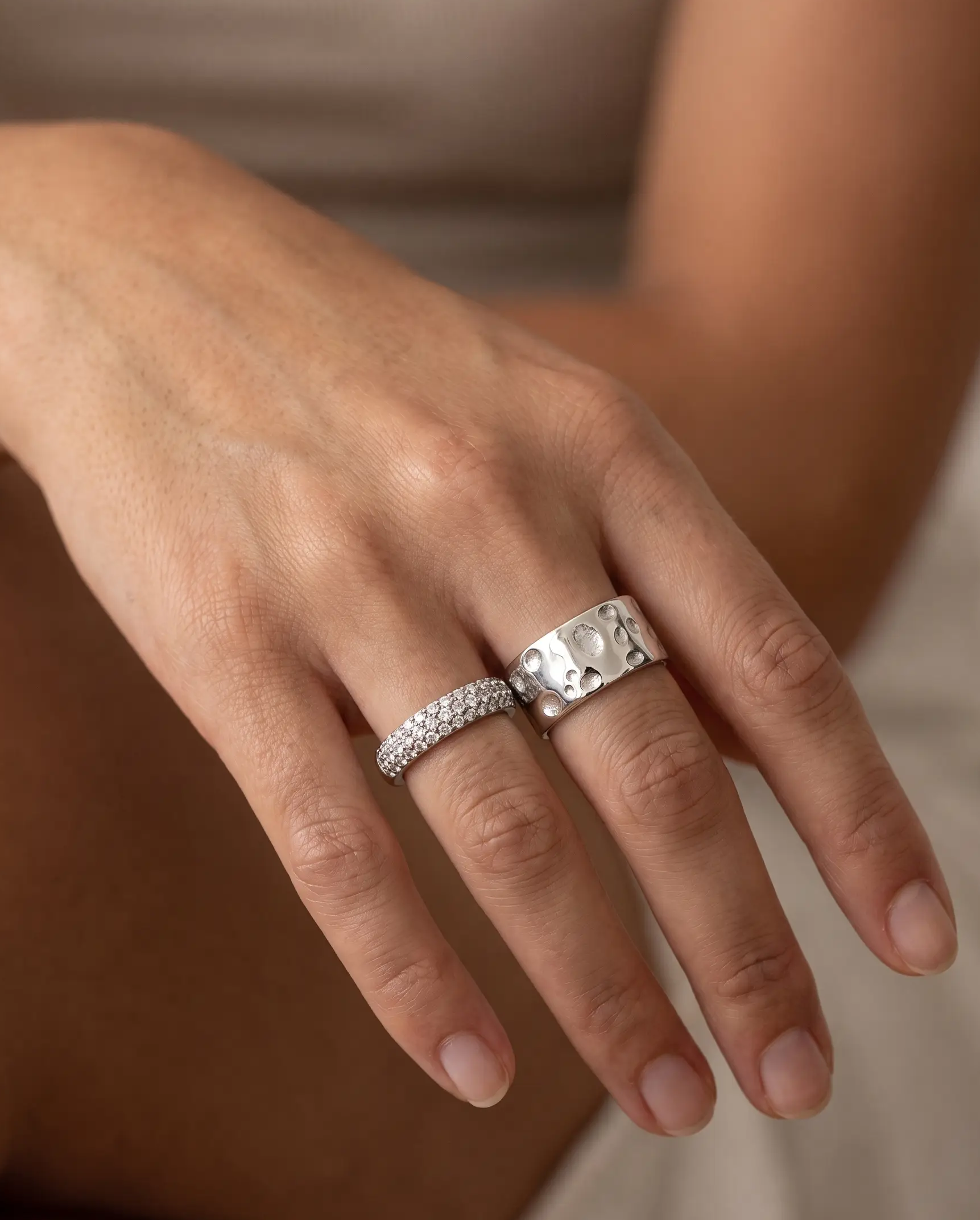 cascalia-ai ring-102-S_lifestyle1_a2+ring158-S.png